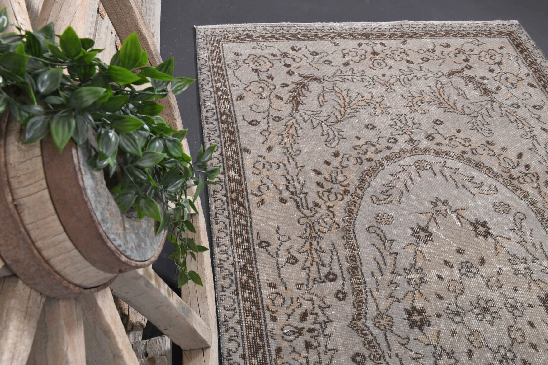 Ouranosthene – vintage oriental rug for living room or bedroom, 3'10" x 7'1" (118x216 cm)