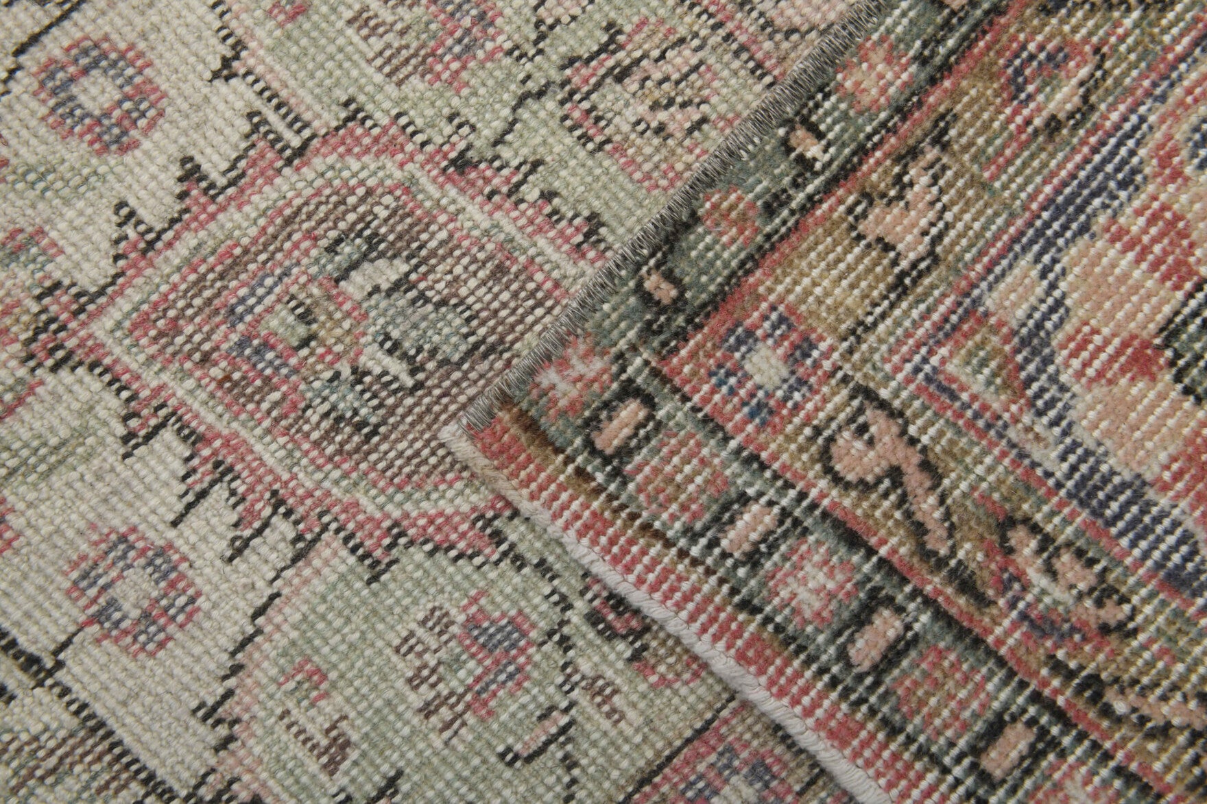 Authentic Persian vintage area rug (1970s) with oriental design – one-of-a-kind at Fame Rugs