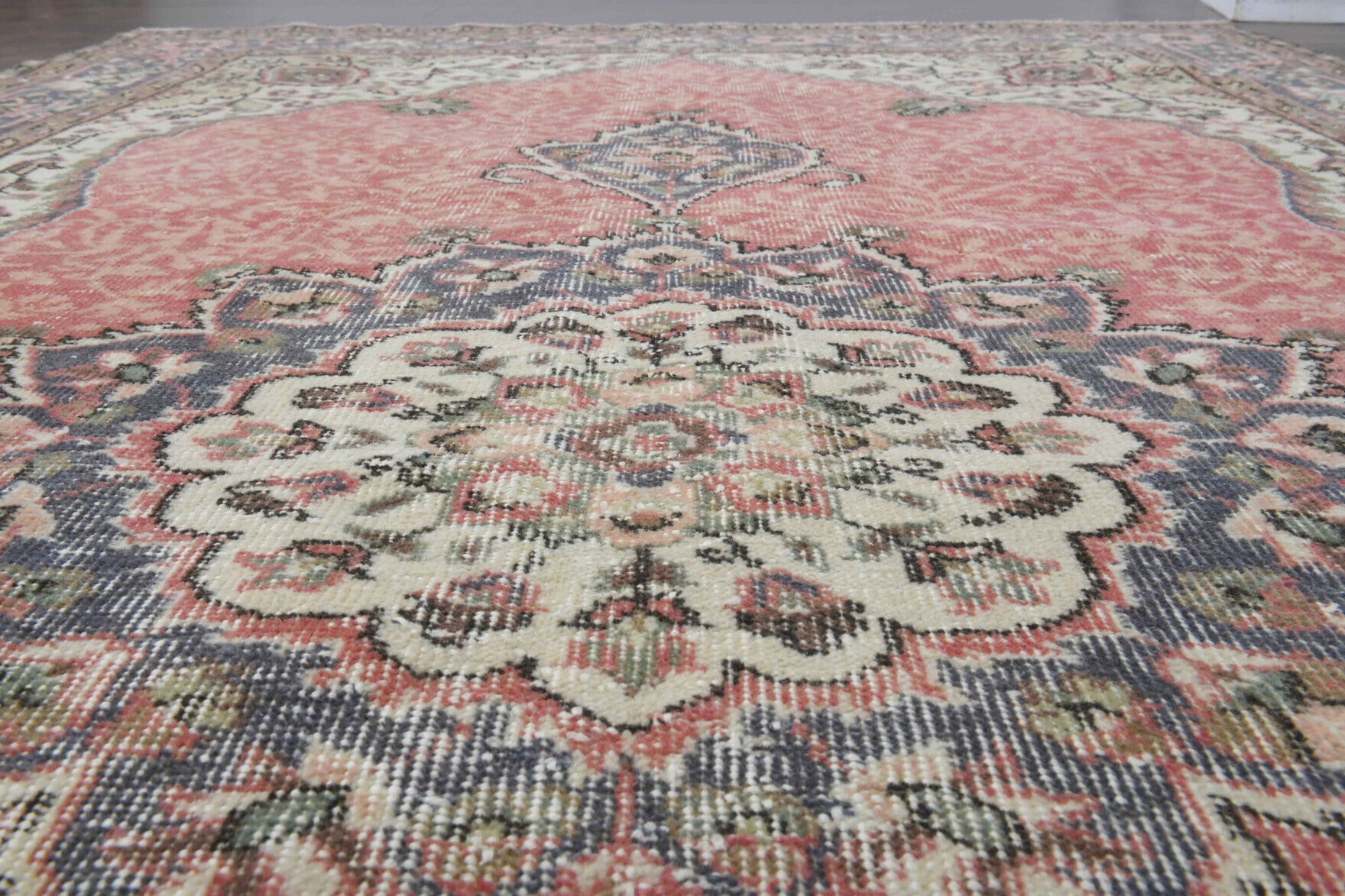 Orithyia – vintage oriental rug for living room or bedroom, 5'10" x 9'5" (179x286 cm)