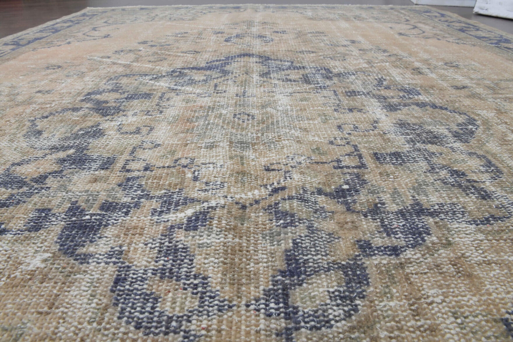Nuraynaz – vintage oriental rug for living room or bedroom, 5'11" x 9'1" (181x277 cm)
