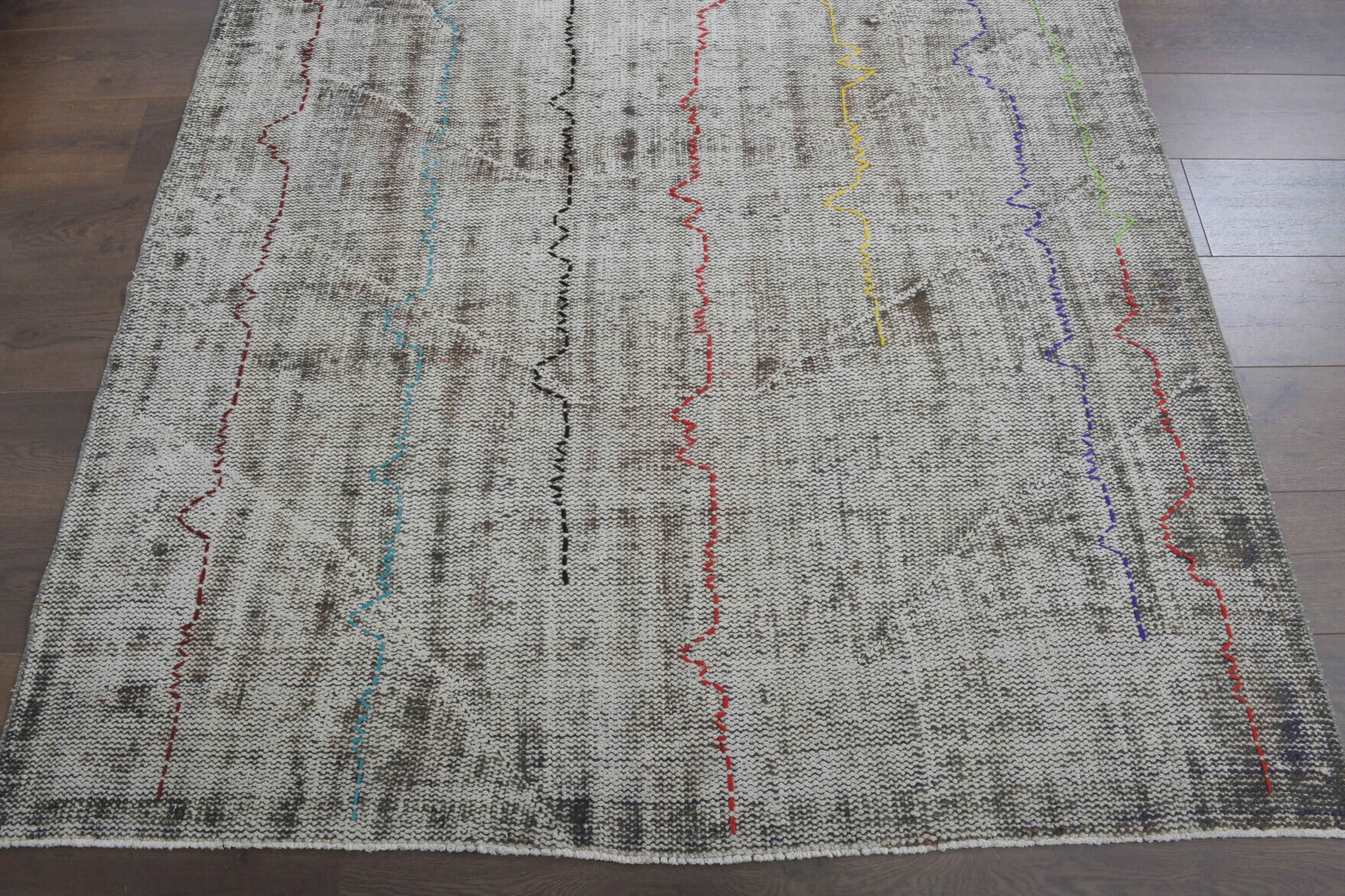 Nilaynur rug: 1950s handmade Anatolian rug with abstract motifs and cotton backing