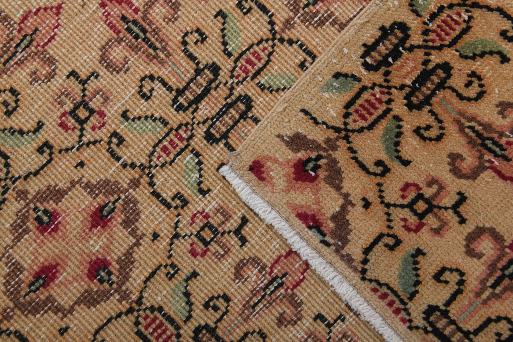 Handmade wool rug from Anatolia, Turkey – Floral Hereke Vintage Area Rug 6'6" x 9'5"