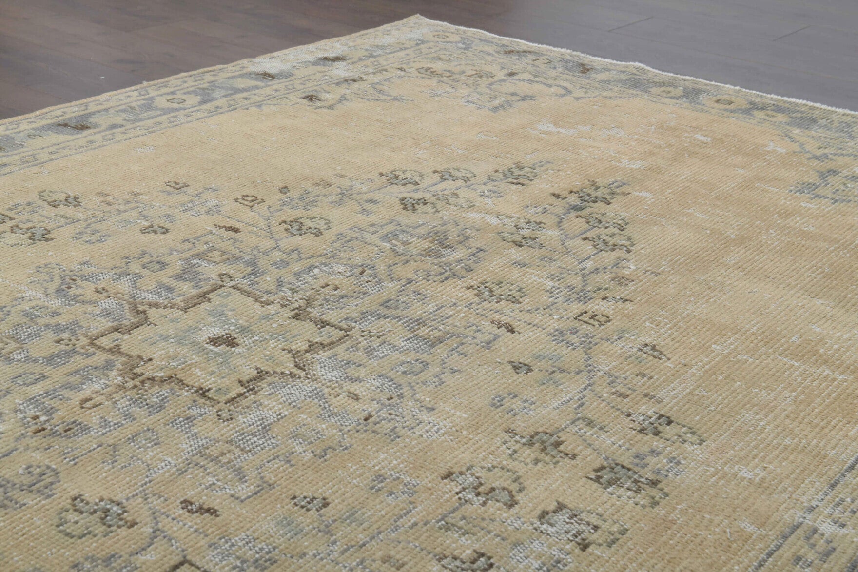 Nigarsel – vintage oriental rug for living room or bedroom, 5'7" x 9' (170x275 cm)