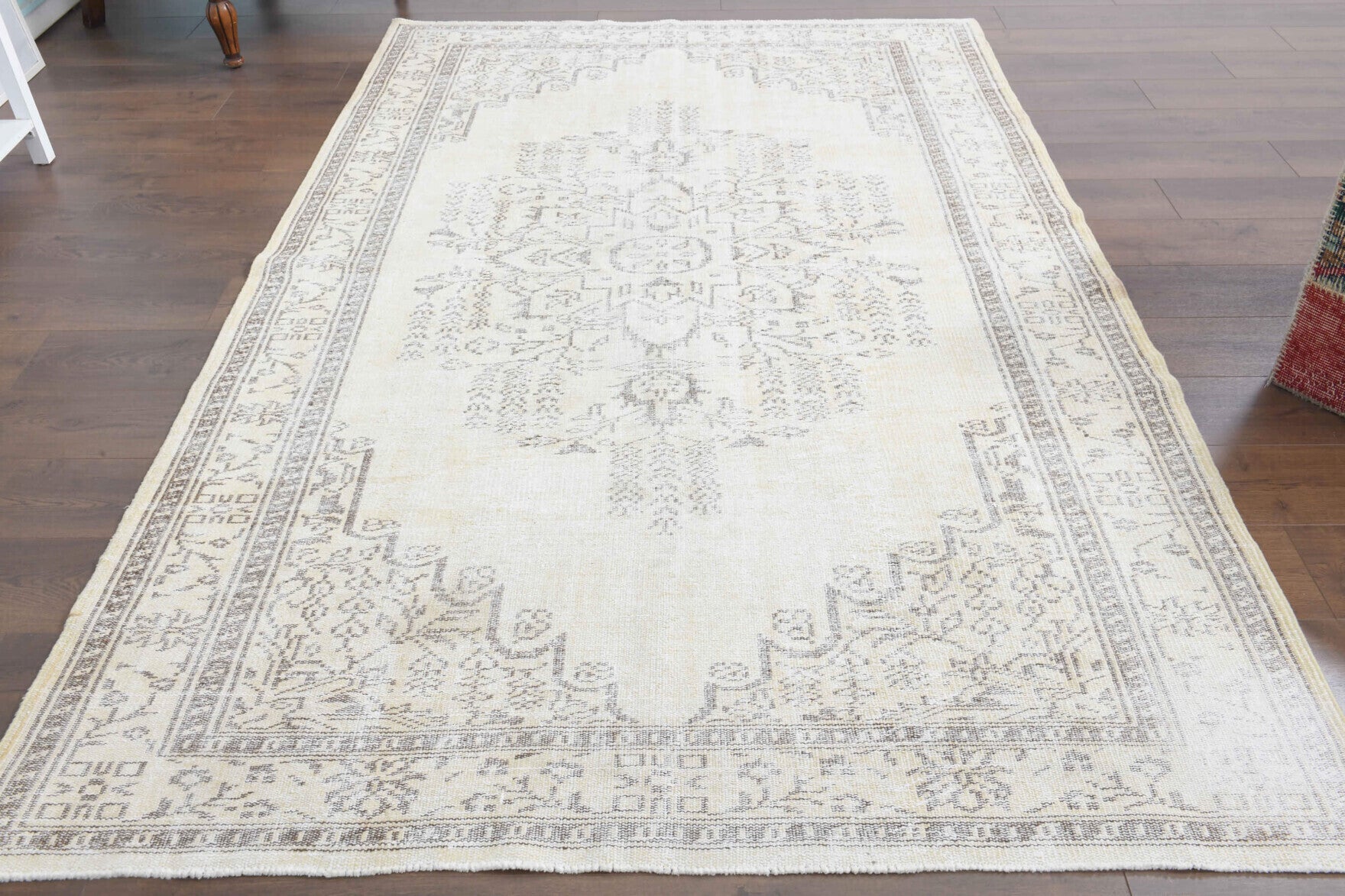 One-of-a-kind 1970s Anatolian vintage area rug in wool, 5'9" x 9'