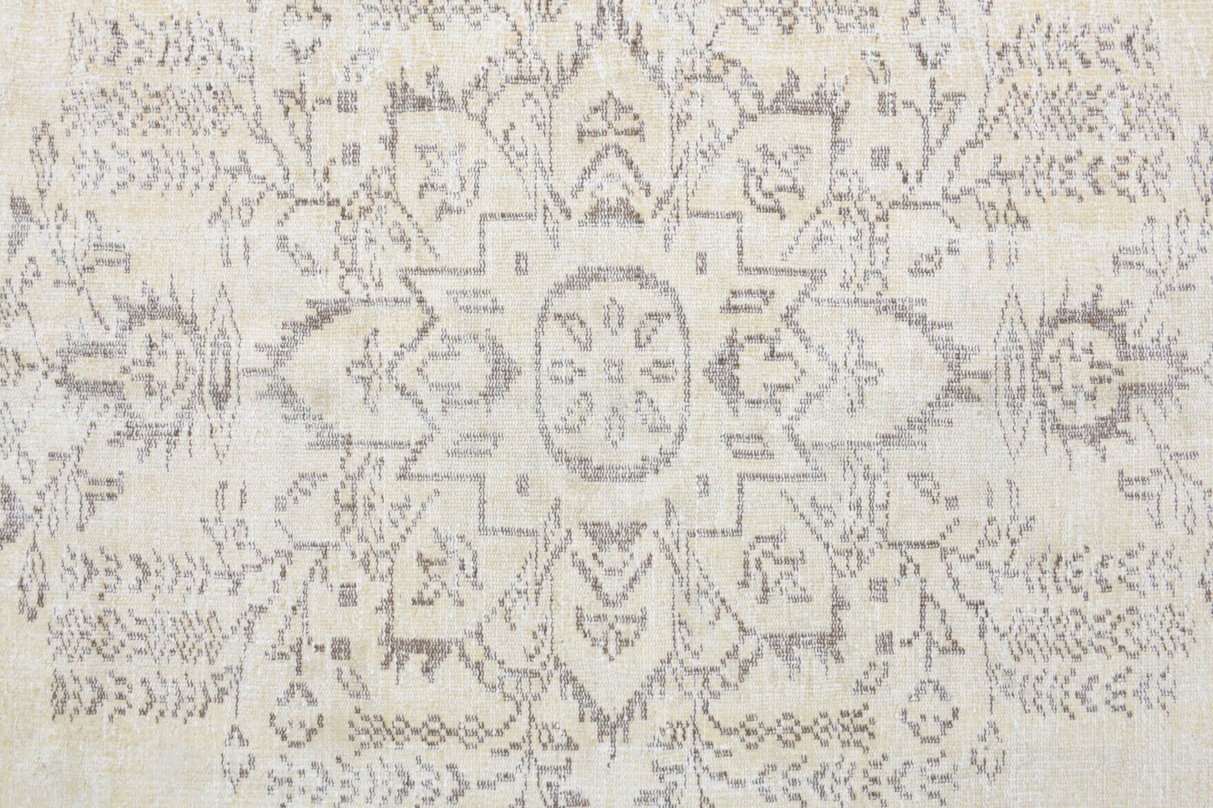 Nakssema – vintage oriental rug for living room or bedroom, 5'9" x 9' (174x275 cm)