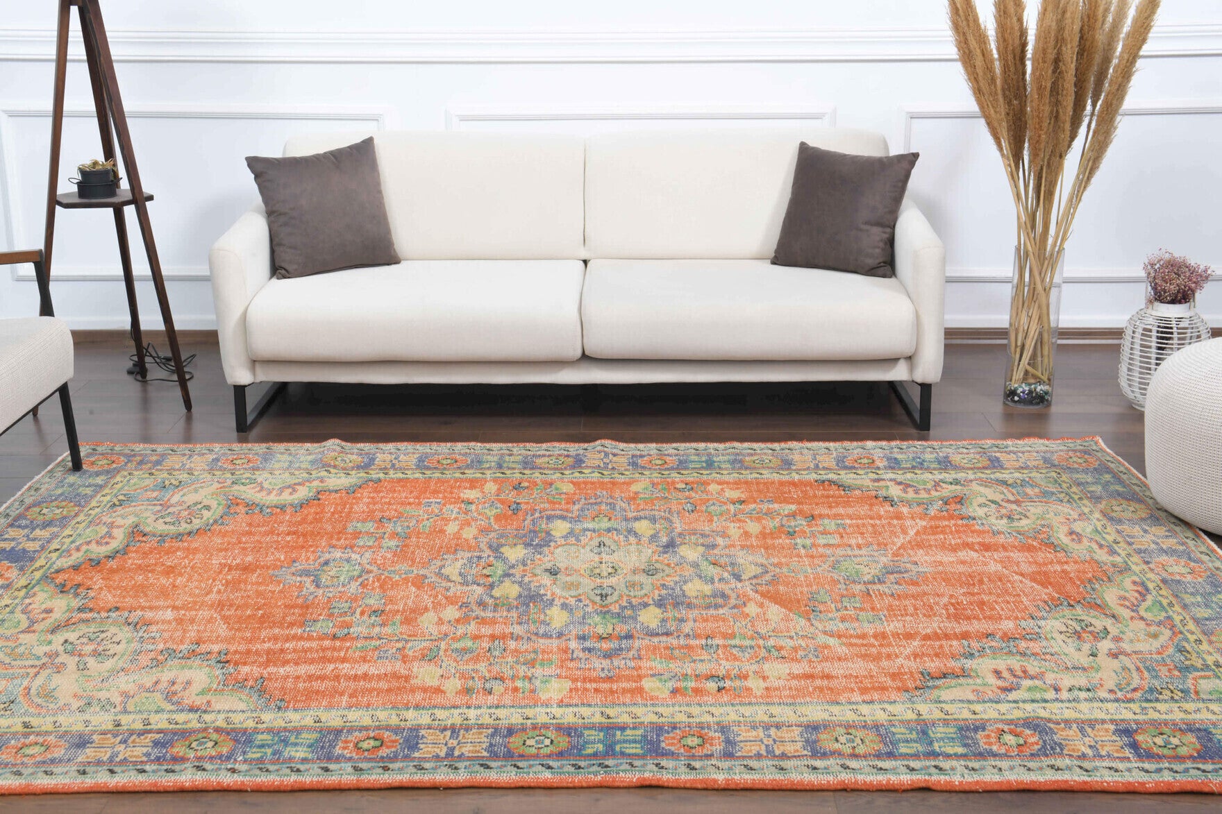 Melitaura rug: 1960s handmade Anatolian rug with oriental motifs and cotton backing