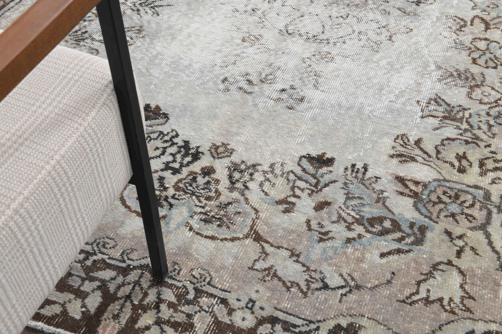 Authentic Anatolian vintage area rug (1970s) with oriental design – one-of-a-kind at Fame Rugs