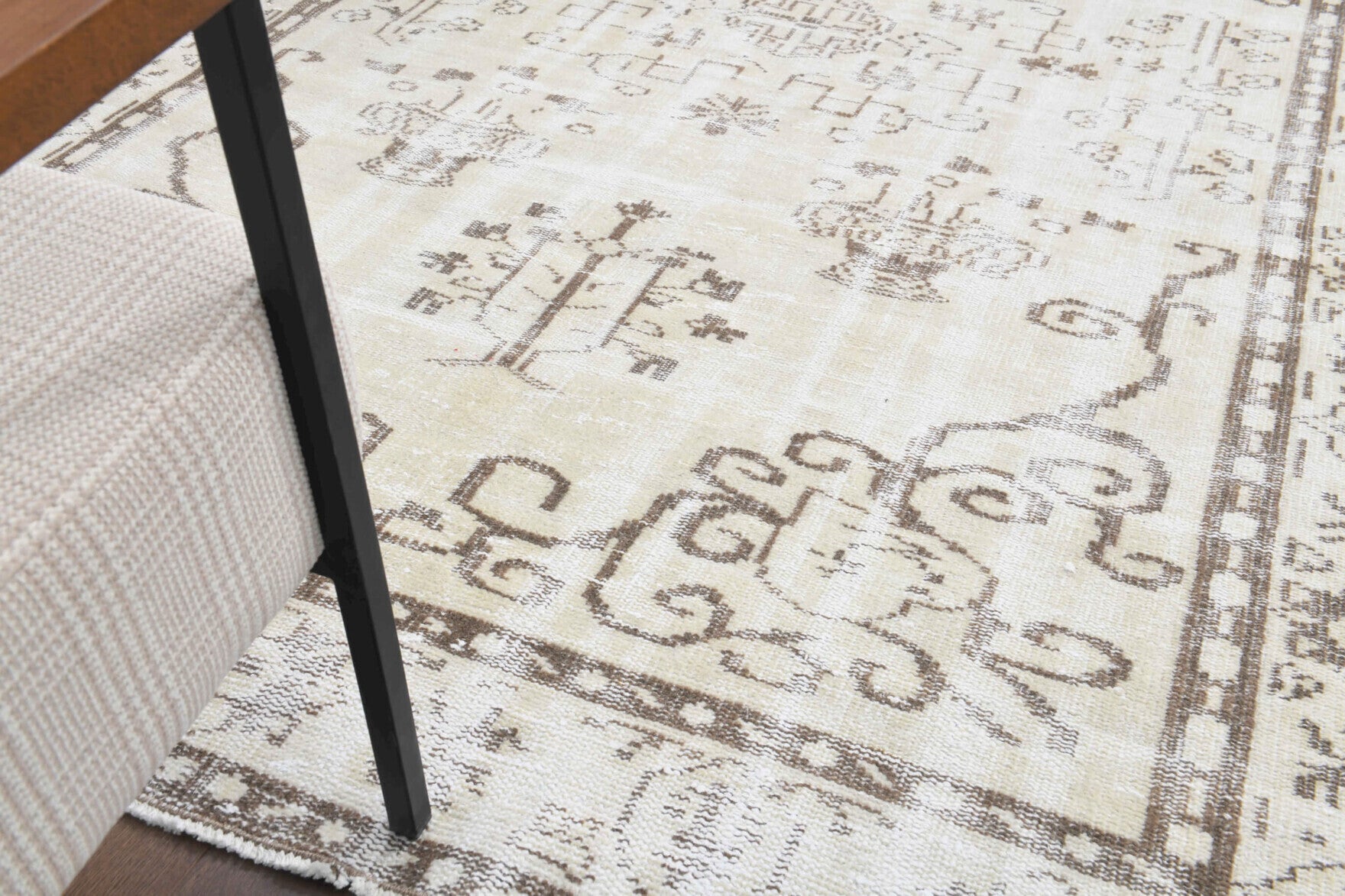 Authentic Anatolian vintage area rug (1970s) with oriental design – one-of-a-kind at Fame Rugs