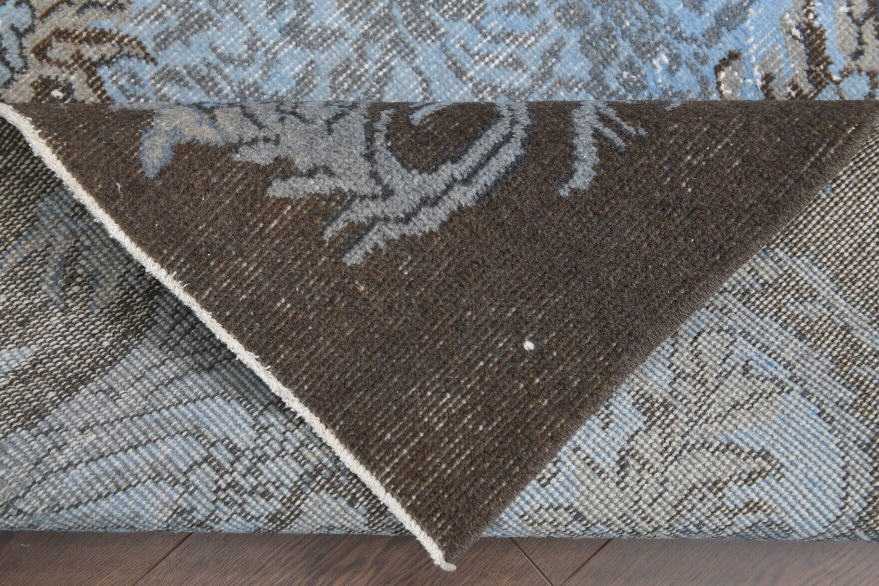 Hand-crafted Anatolian vintage rug Nausomira in wool, 1970s