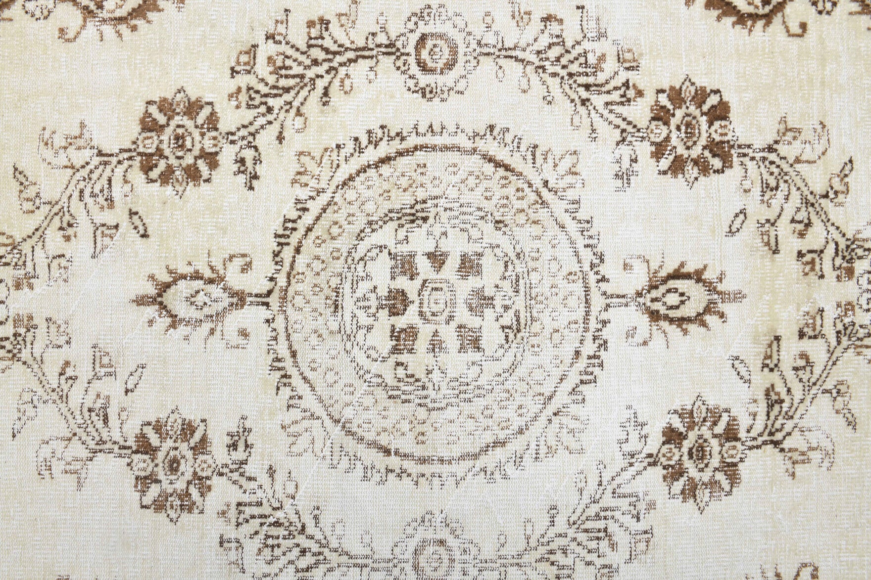 Authentic Anatolian vintage area rug (1970s) with medallion design – one-of-a-kind at Fame Rugs