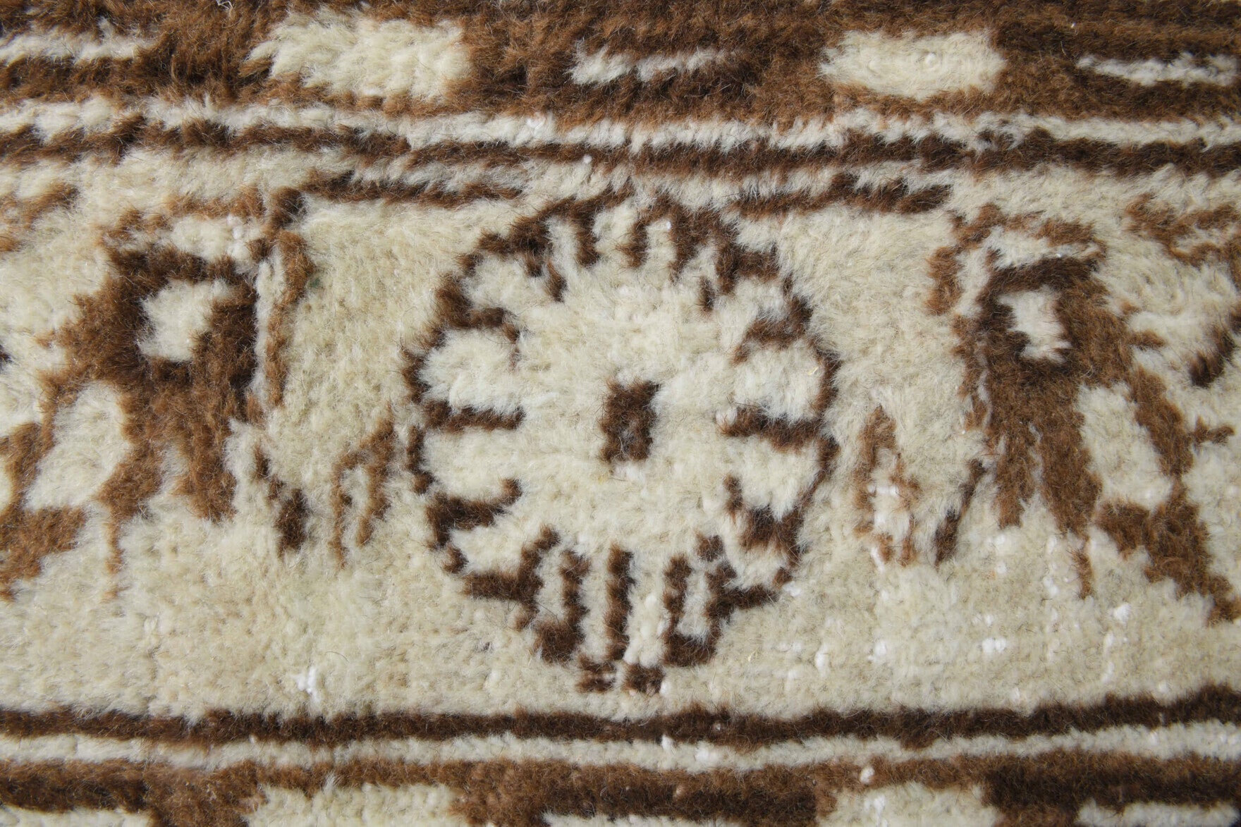 Handmade wool rug from Anatolia, Turkey – Medallion Vintage Area Anatolian Rug 5' x 8'9"