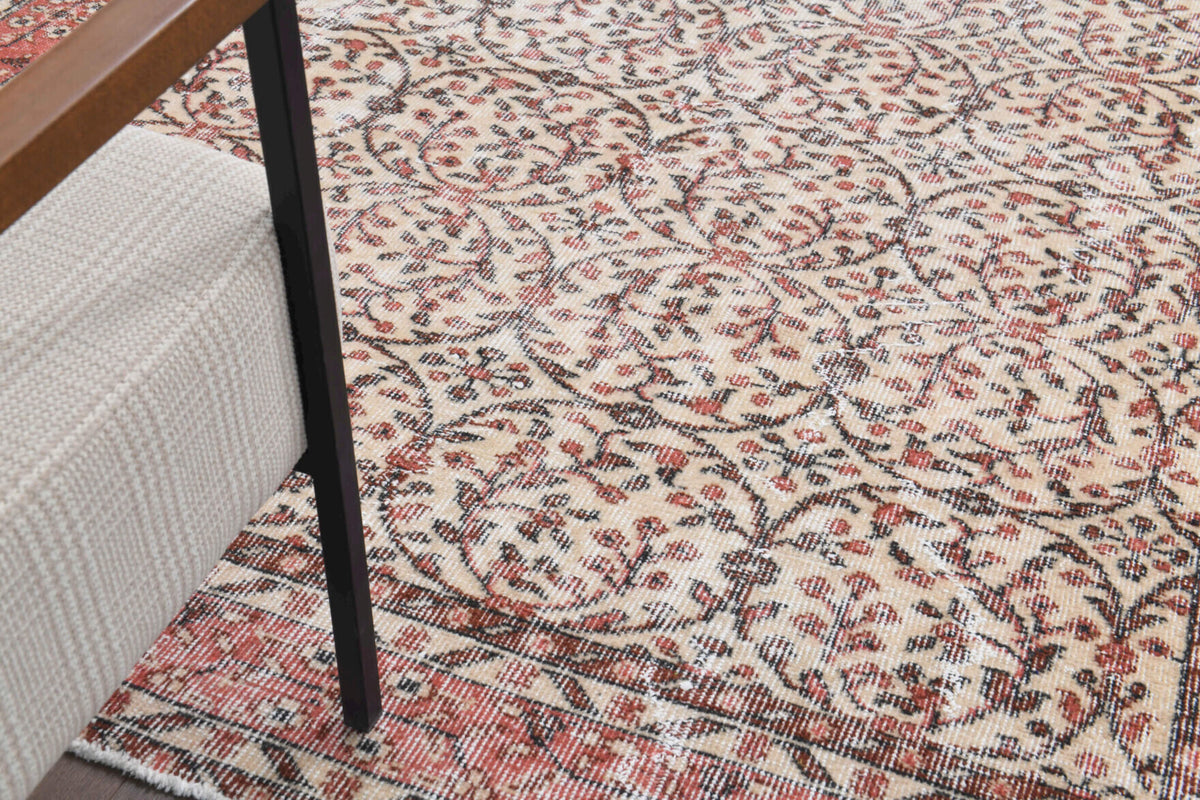 Authentic Anatolian vintage area rug (1970s) with floral design – one-of-a-kind at Fame Rugs