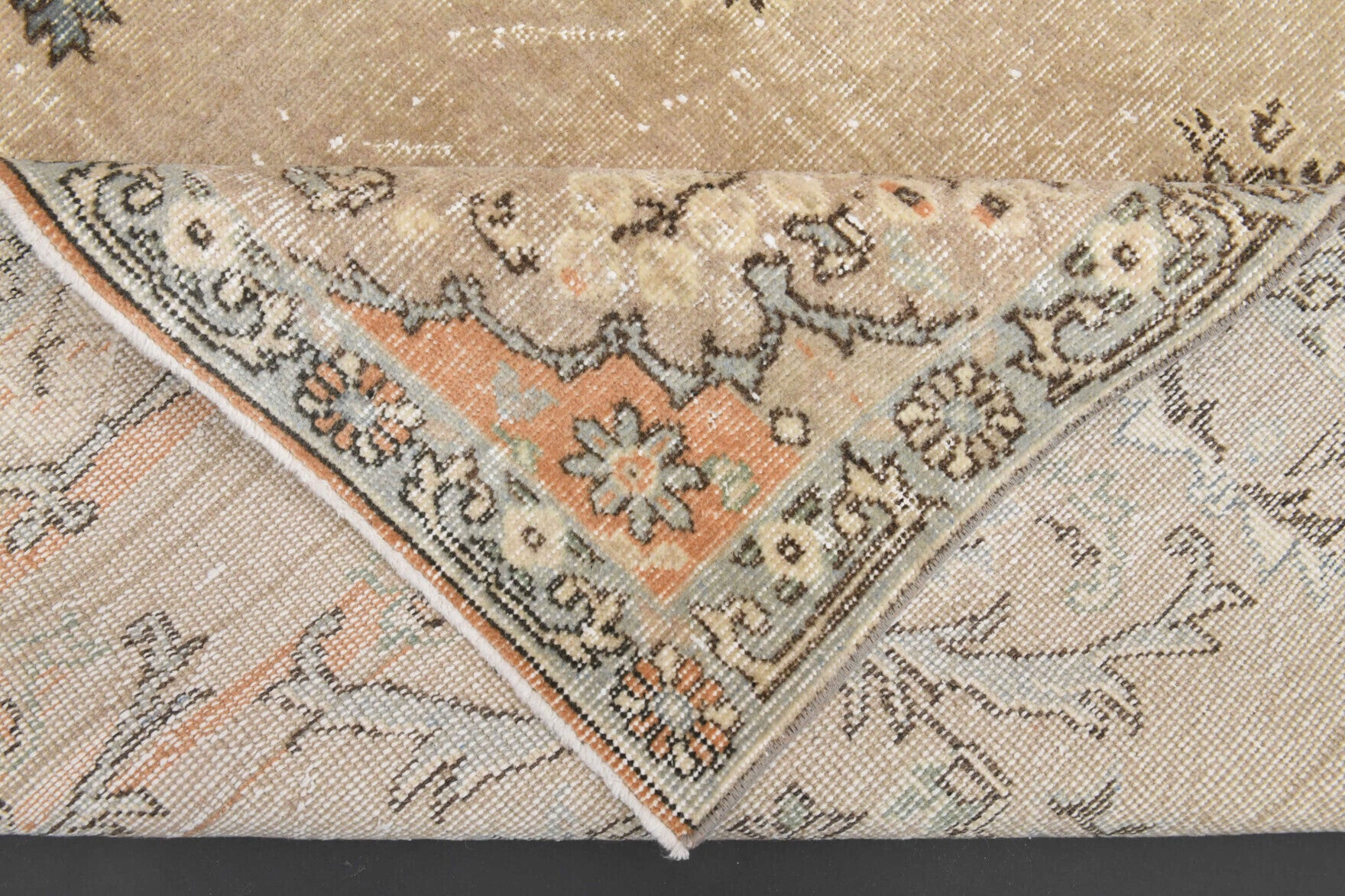 Hand-crafted Anatolian vintage rug Reyhanisin in wool, 1970s