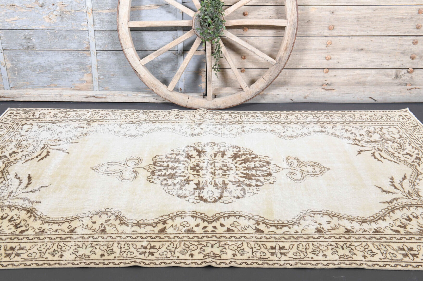 Ruhtac rug: 1970s handmade Anatolian rug with oriental motifs and cotton backing