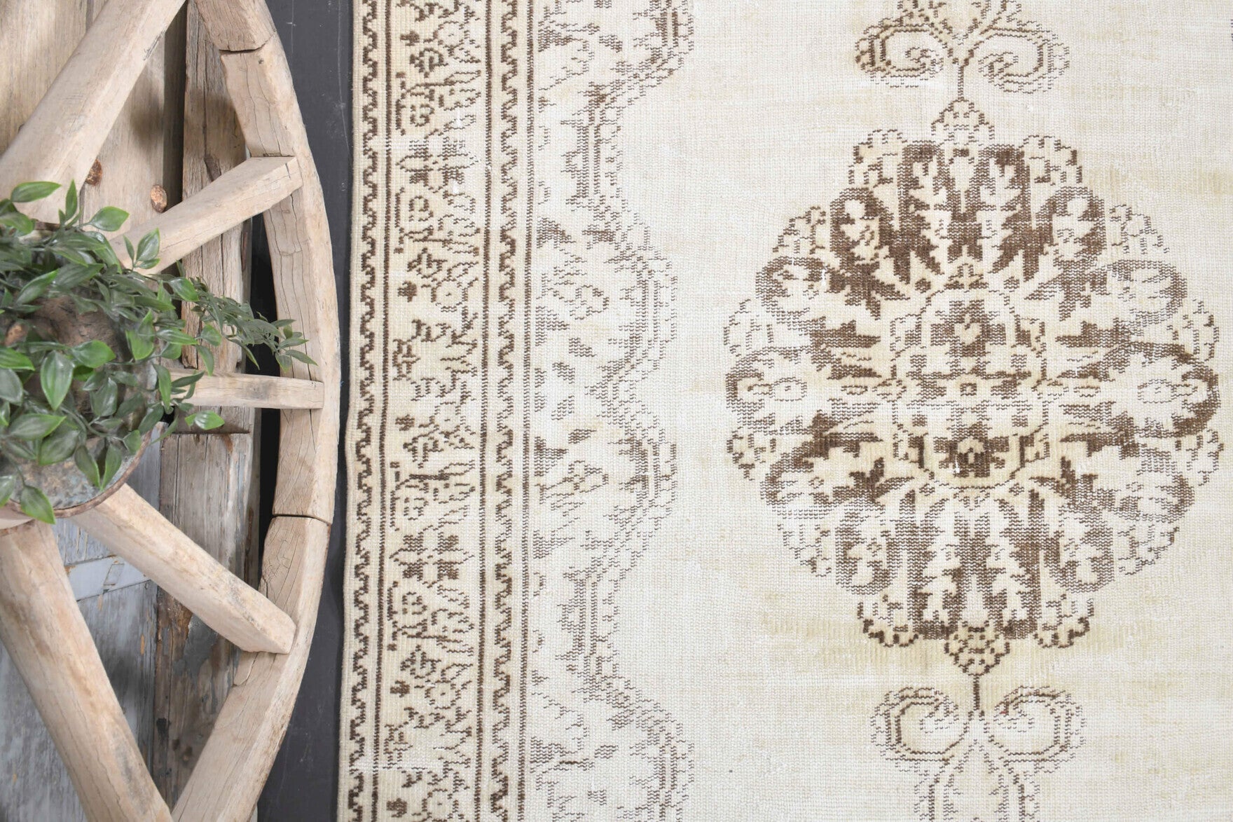 Handmade wool rug from Anatolia, Turkey – Vintage Oriental Area Anatolian Rug 5'3" x 9'1"