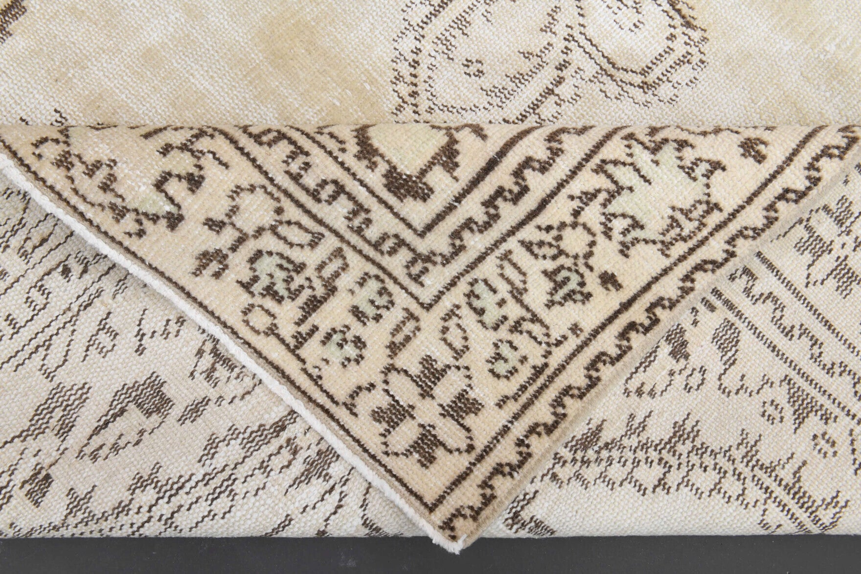 Hand-crafted Anatolian vintage rug Ruhtac in wool, 1970s