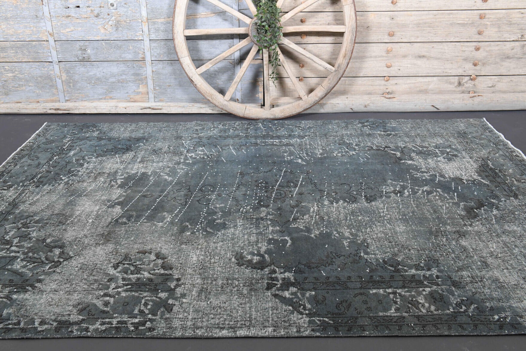 Selenbahar rug: 1970s handmade Anatolian rug with floral motifs and cotton backing