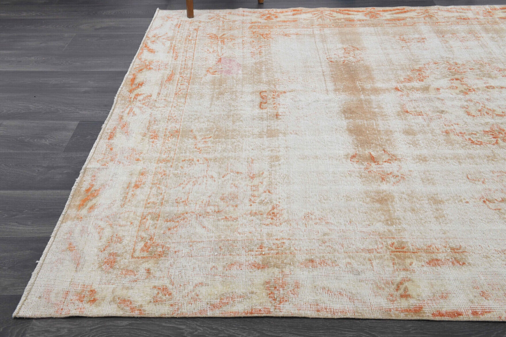 Zulalnihal rug: 1950s handmade Anatolian rug with oriental motifs and cotton backing