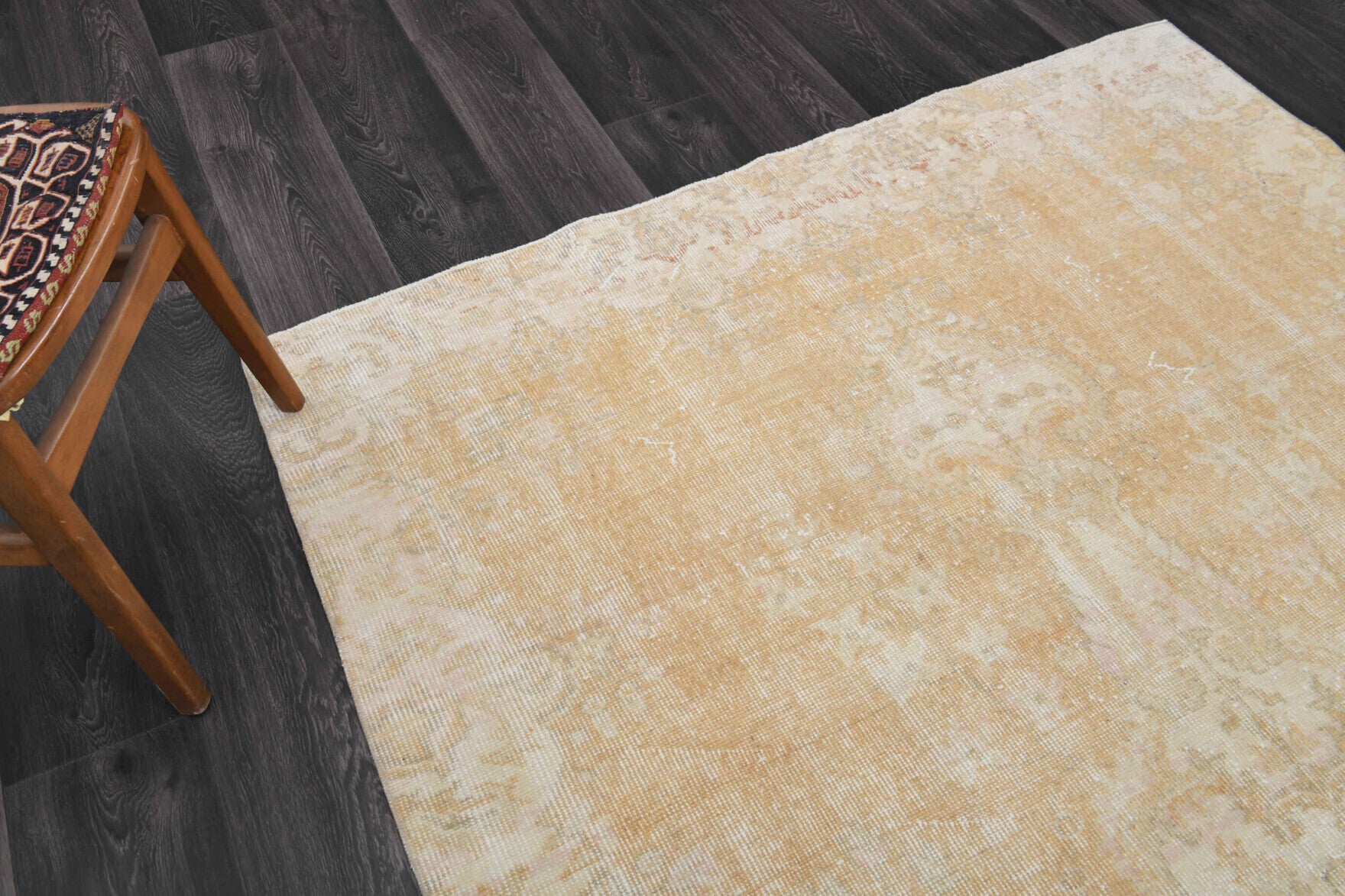 Authentic Anatolian vintage area rug (1970s) with oriental design – one-of-a-kind at Fame Rugs