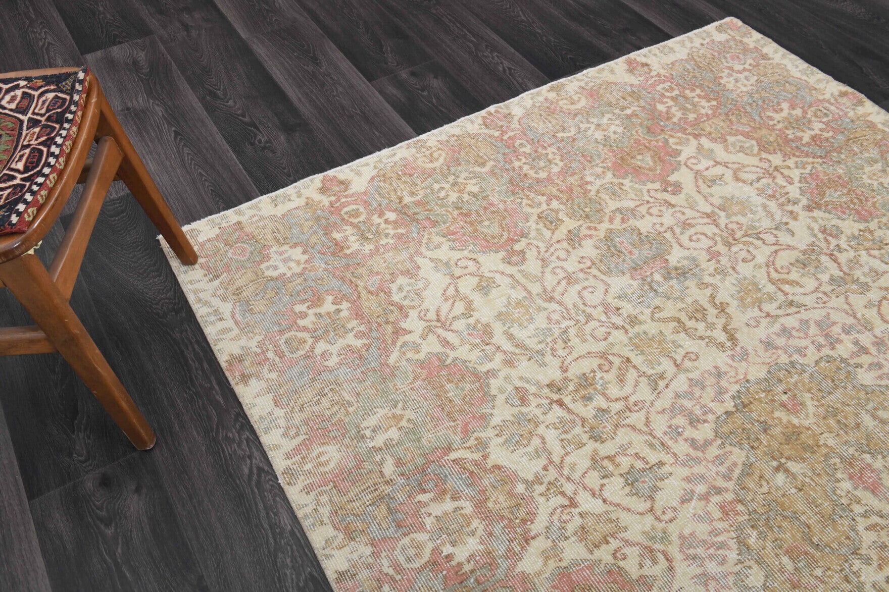 Authentic Anatolian vintage area rug (1970s) with oriental design – one-of-a-kind at Fame Rugs