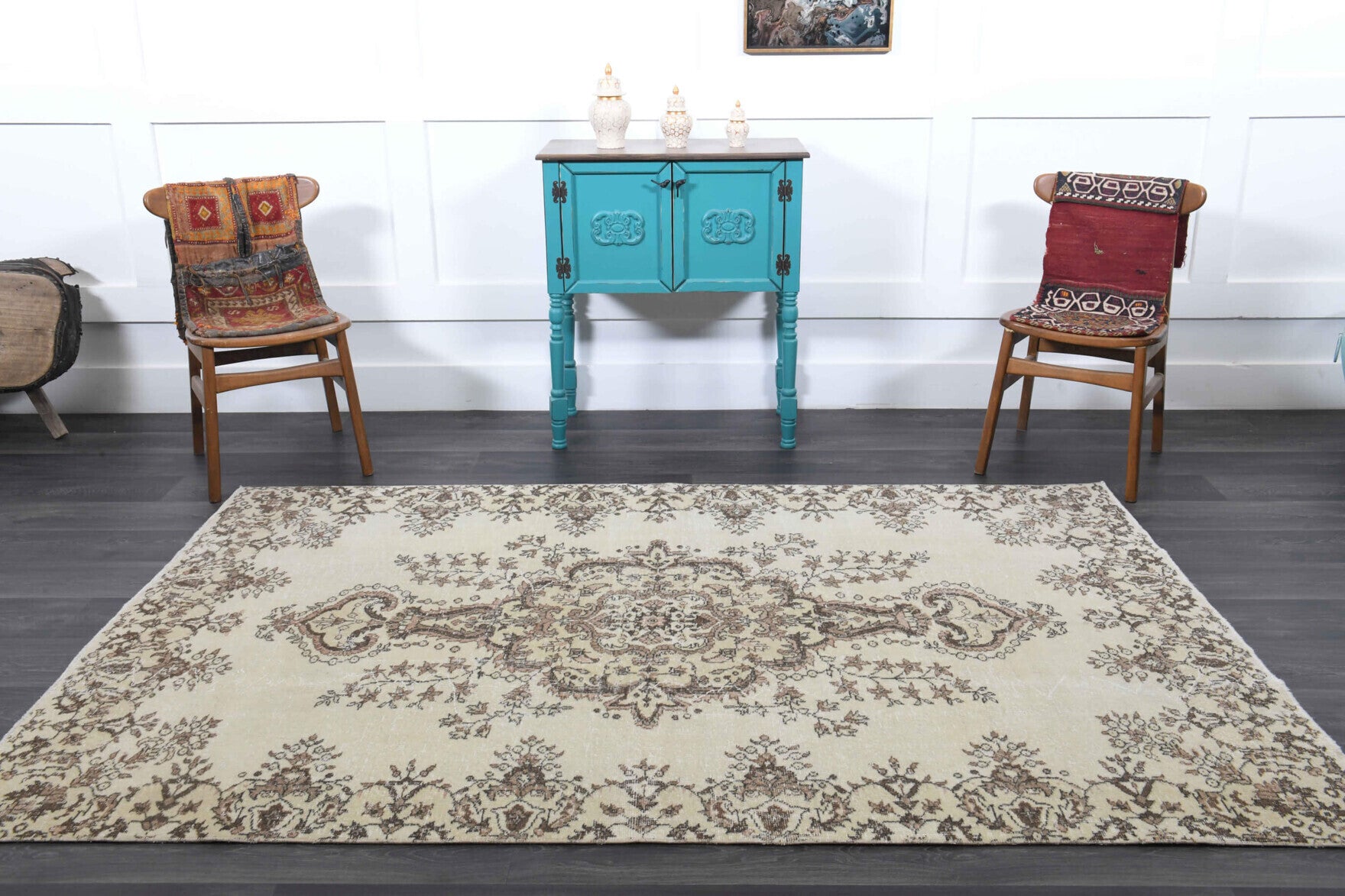 Cerenhayat rug: 1970s handmade Anatolian rug with oriental motifs and cotton backing