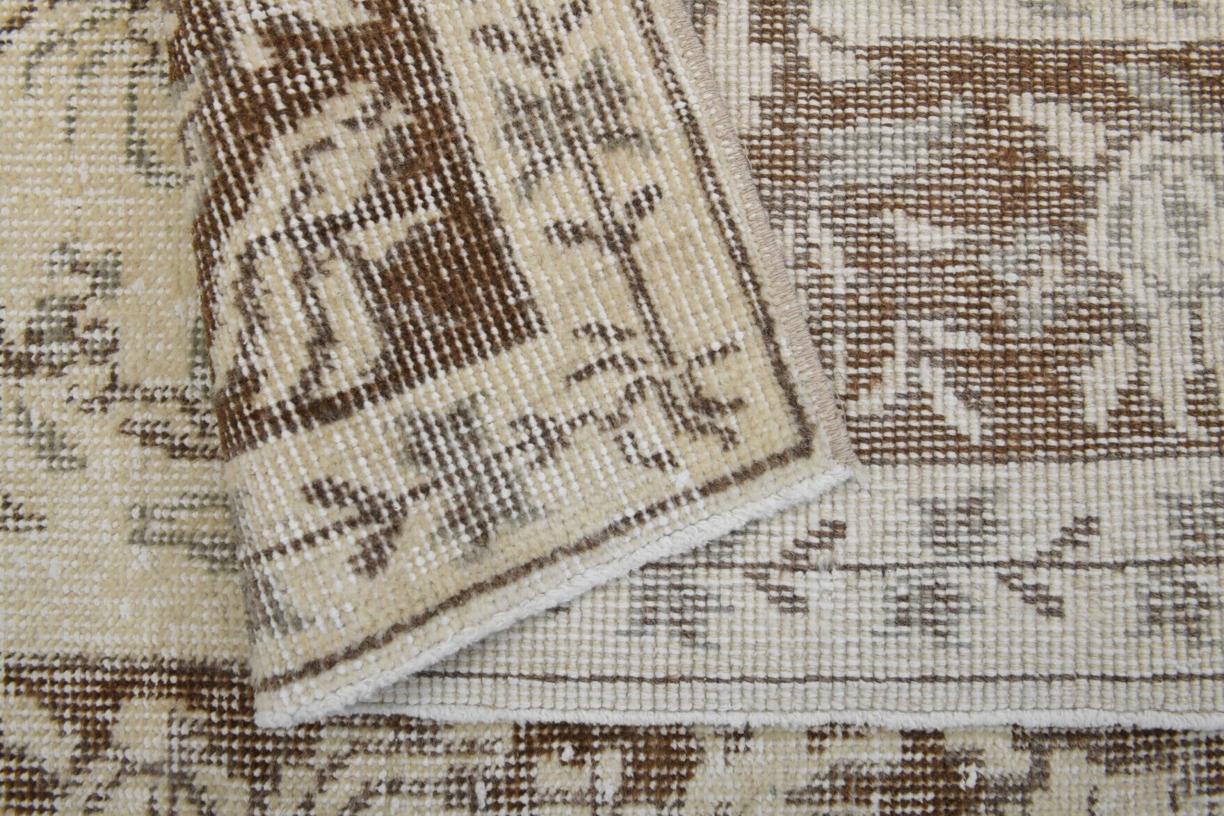 Cleomira – vintage oriental rug for living room or bedroom, 5'6" x 8'6" (167x260 cm)