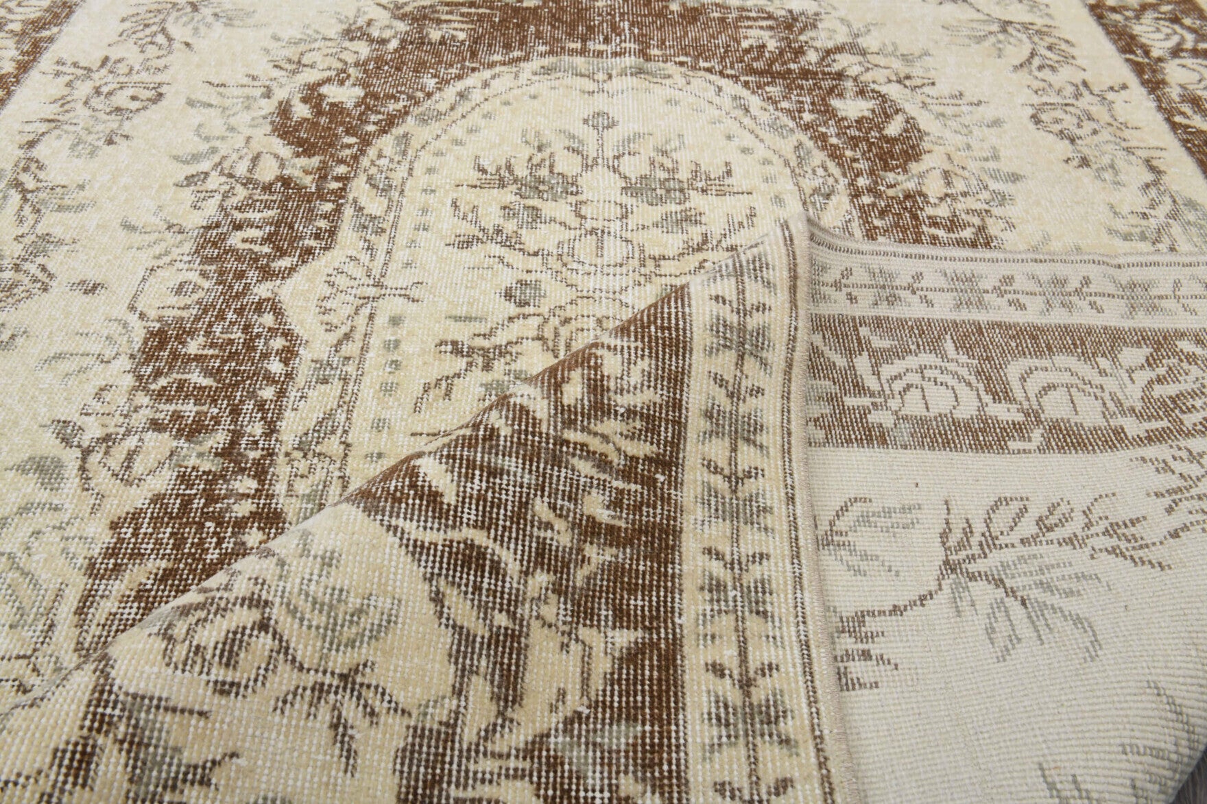 Hand-crafted Anatolian vintage rug Cleomira in wool, 1970s