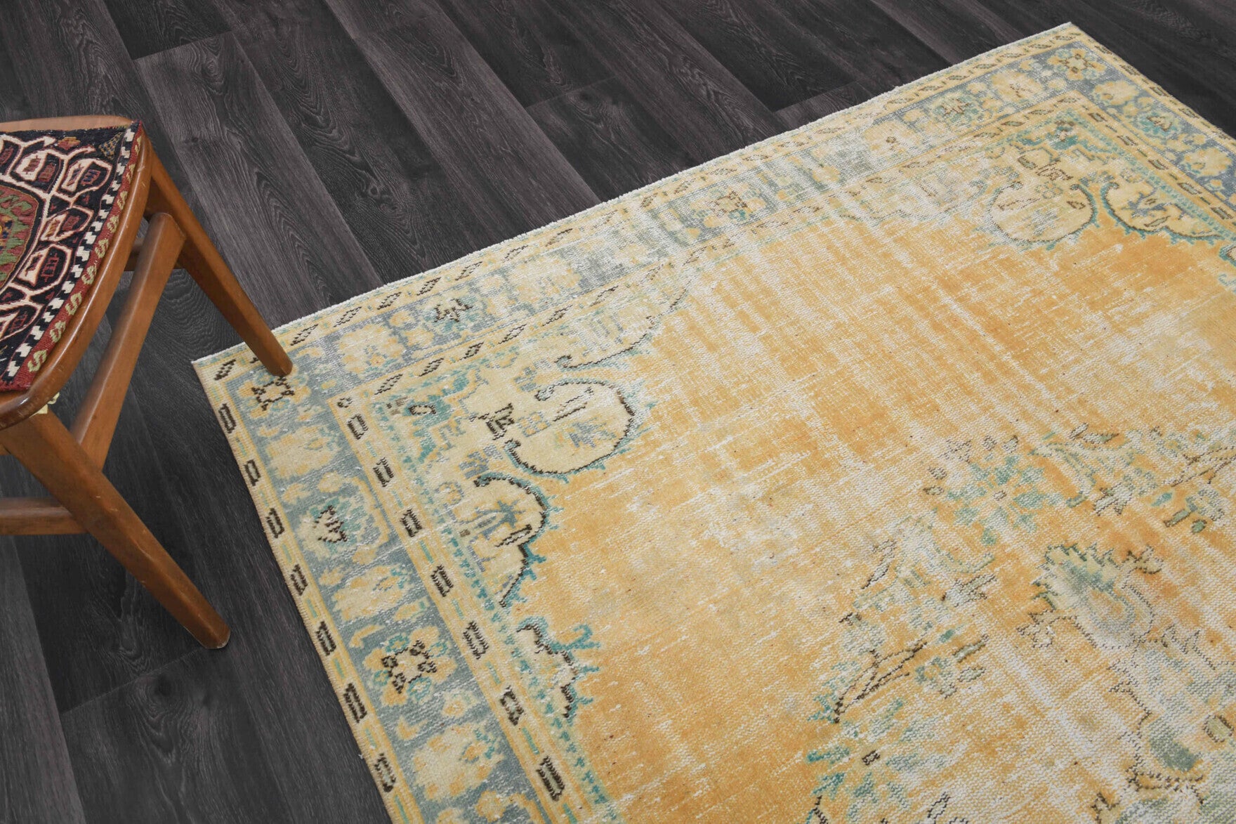 Authentic Anatolian vintage area rug (1970s) with oriental design – one-of-a-kind at Fame Rugs
