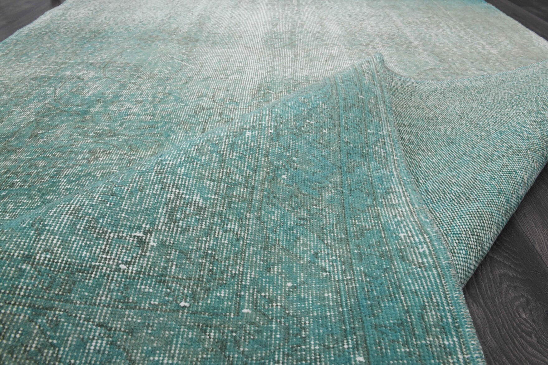 Hand-crafted Anatolian vintage rug Hedaura in wool, 1970s