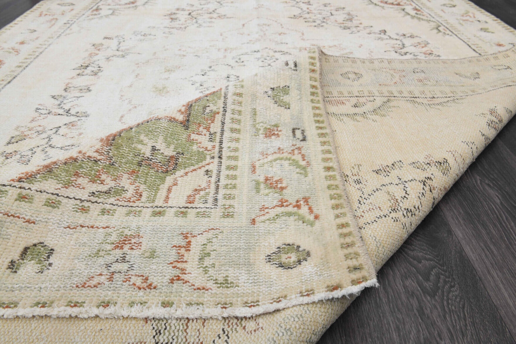 Hand-crafted Anatolian vintage rug Hosyarnaz in wool, 1970s