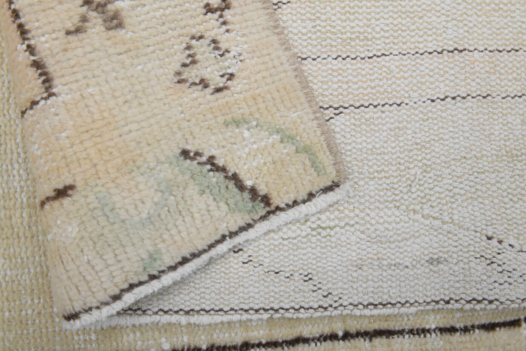 Incinaz – vintage oriental rug for living room or bedroom, 5'9" x 9' (174x275 cm)