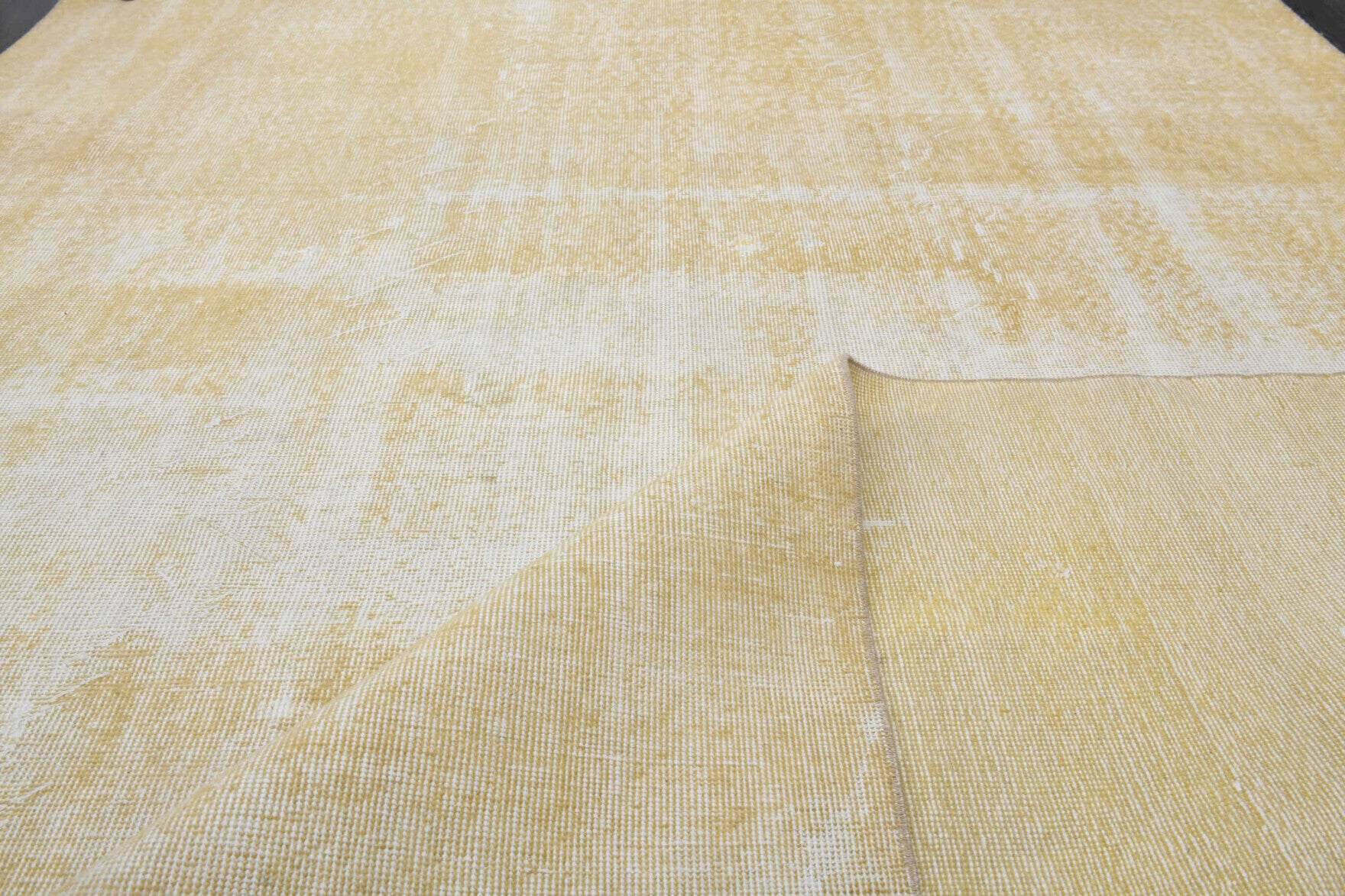 Isorhoe – vintage solid rug for living room or bedroom, 6'8" x 9'11" (202x303 cm)