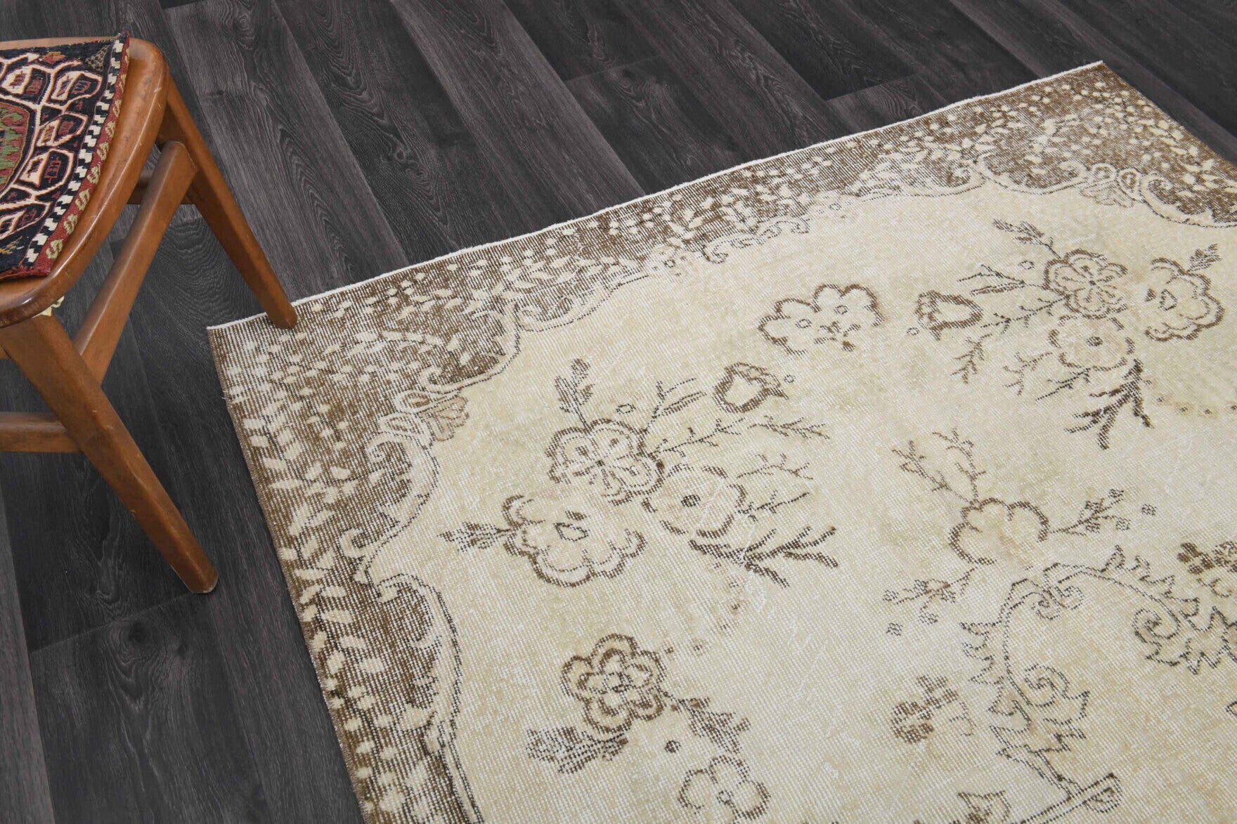 Authentic Anatolian vintage area rug (1970s) with oriental design – one-of-a-kind at Fame Rugs