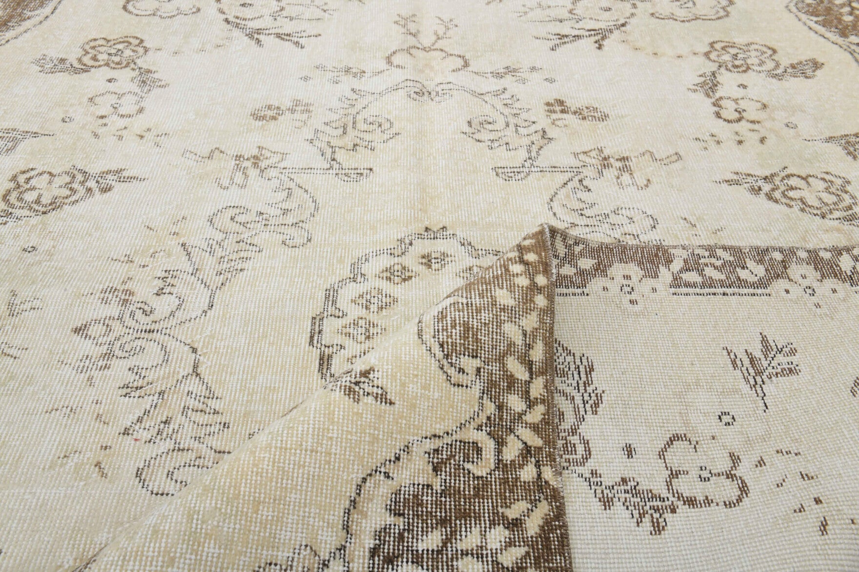 Hand-crafted Anatolian vintage rug Isodike in wool, 1970s