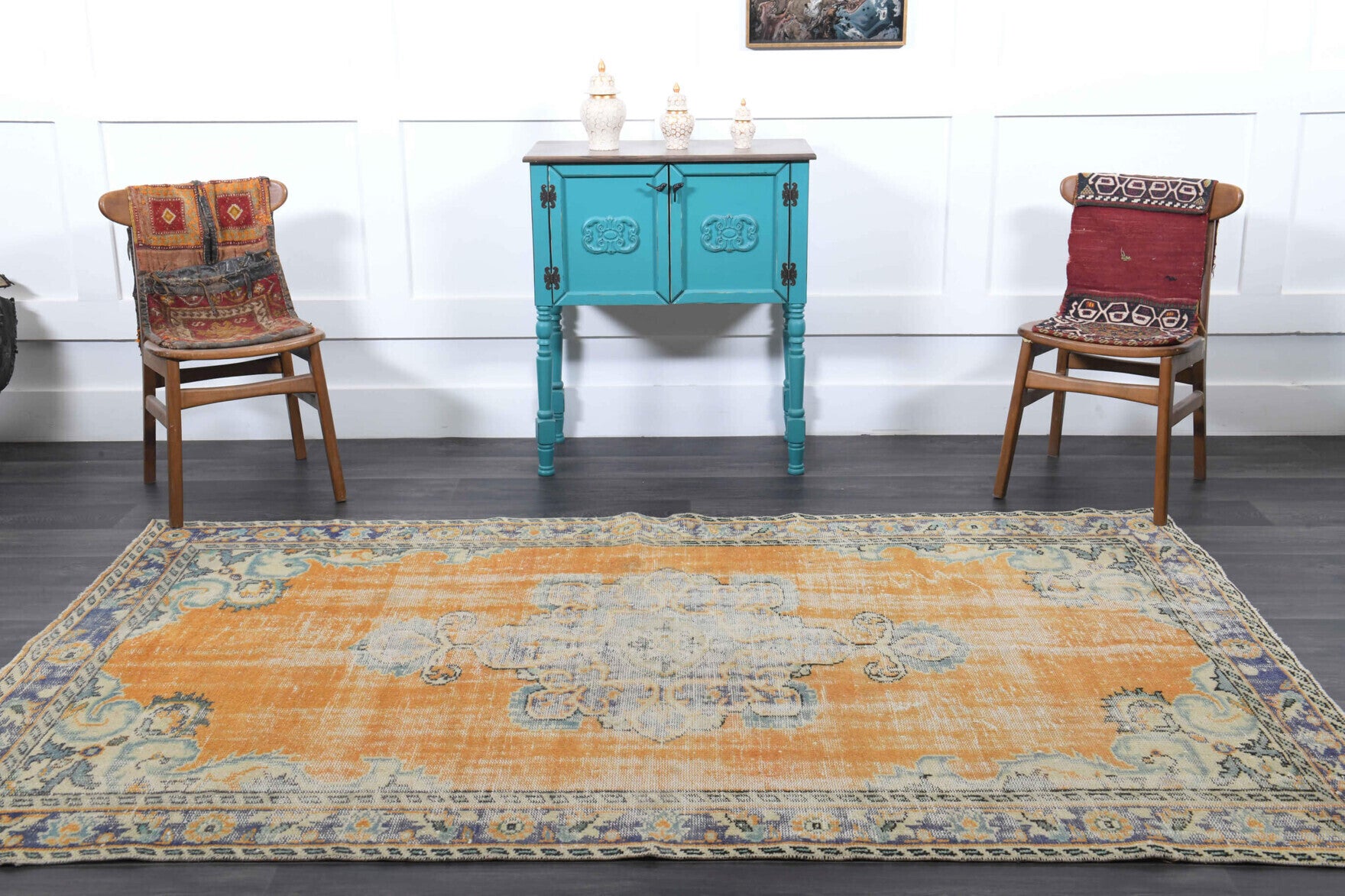 Kalliphaessa rug: 1960s handmade Anatolian rug with oriental motifs and cotton backing