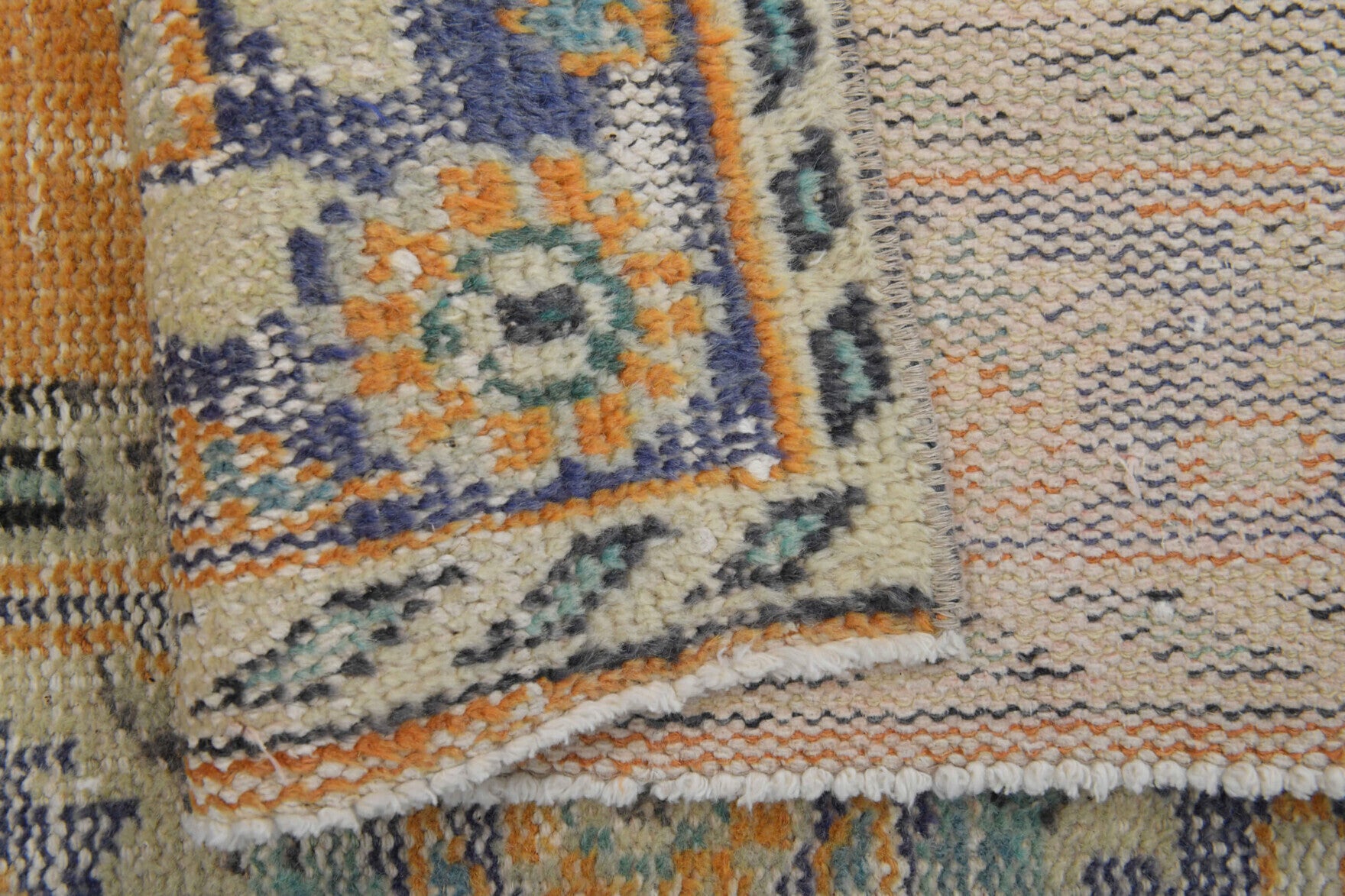Kalliphaessa – vintage oriental rug for living room or bedroom, 5'6" x 8'7" (167x262 cm)