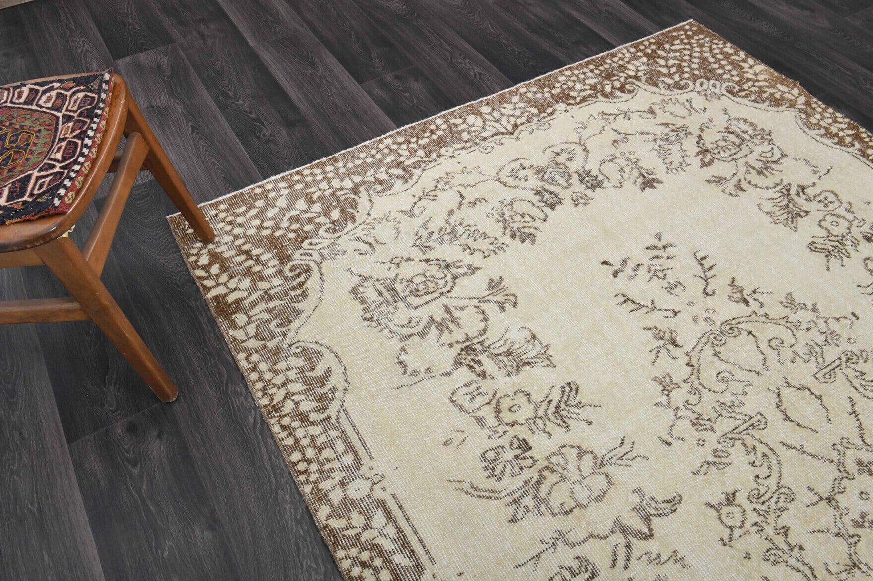 Authentic Anatolian vintage area rug (1970s) with oriental design – one-of-a-kind at Fame Rugs