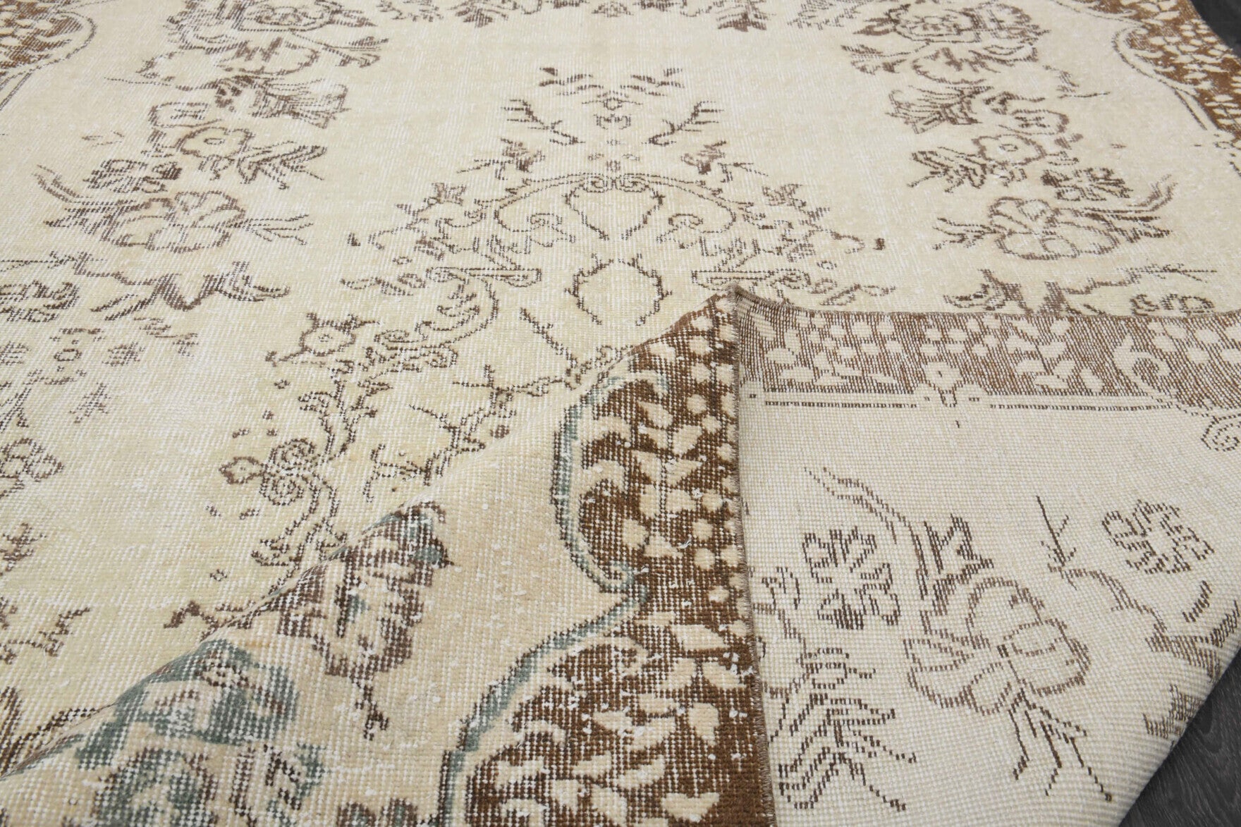 Hand-crafted Anatolian vintage rug Kirazdeniz in wool, 1970s