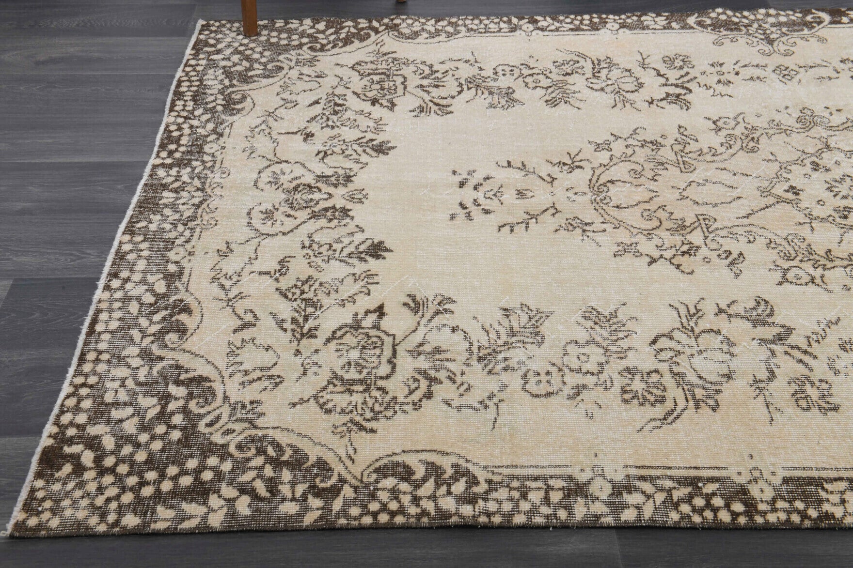 One-of-a-kind 1970s Anatolian vintage area rug in wool, 5'6" x 9'3"