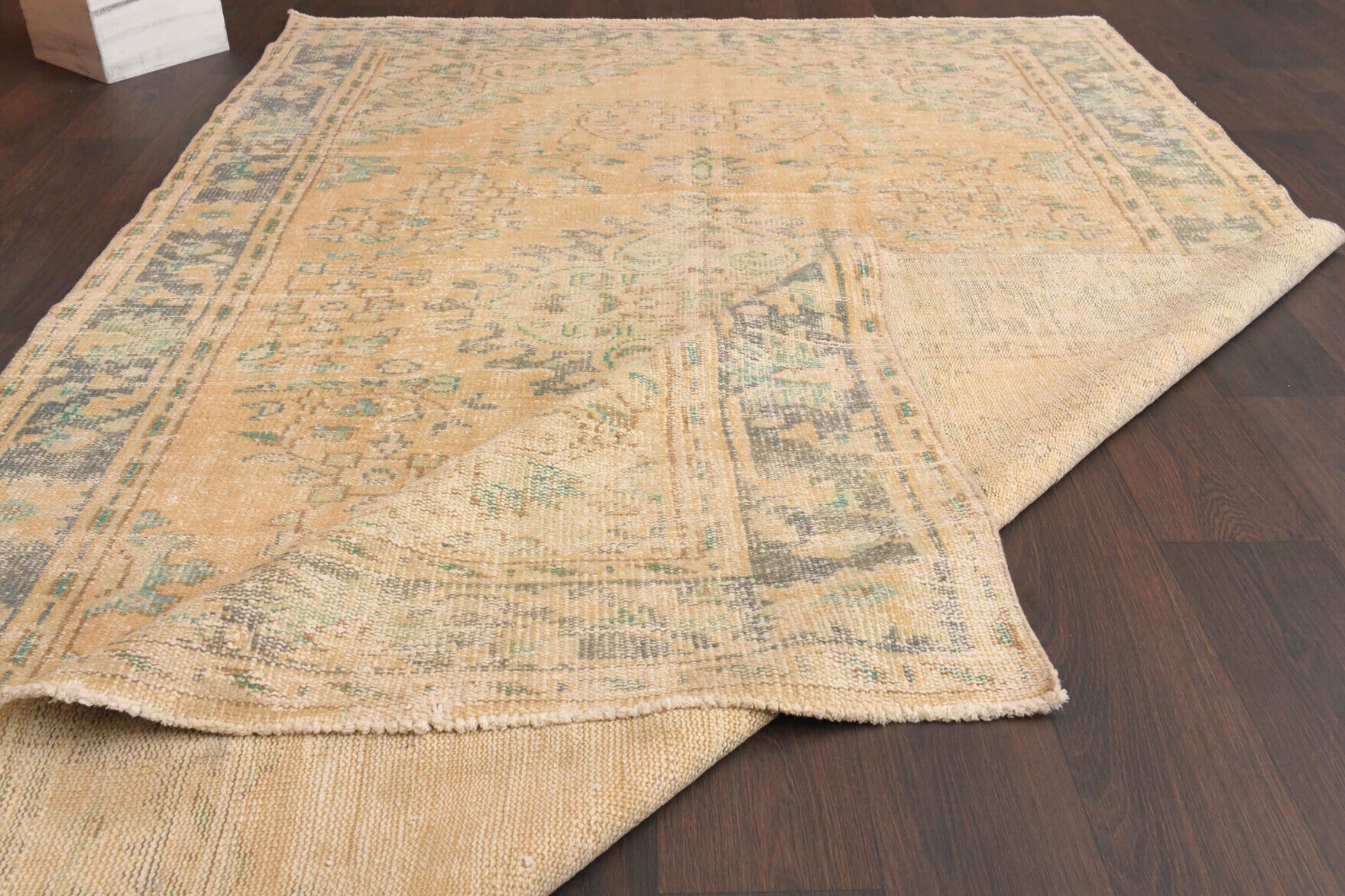 Oriental Vintage Oushak Area Rug in wool – 1970s piece from Anatolia, Turkey | Fame Rugs