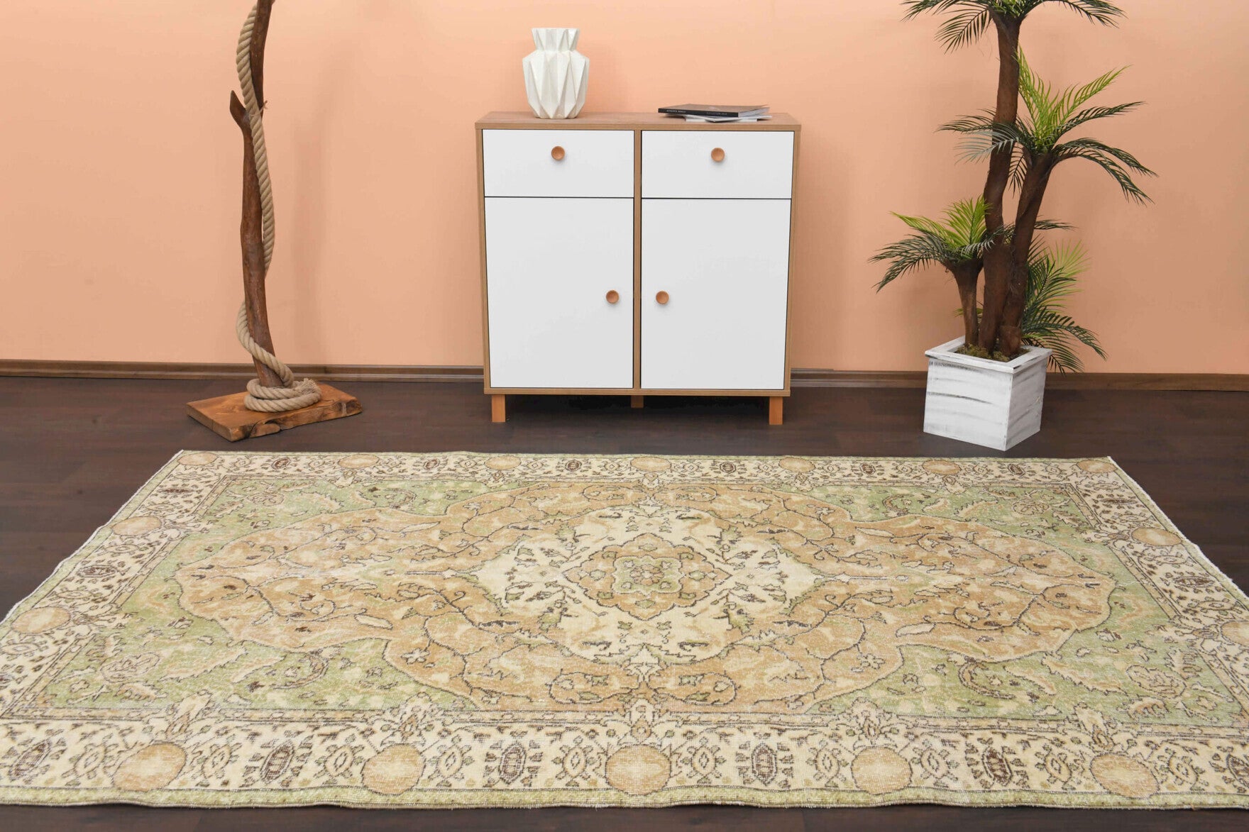 Nephenesia 6x9 feets rug: 1970s handmade Anatolian rug with oriental motifs and cotton backing