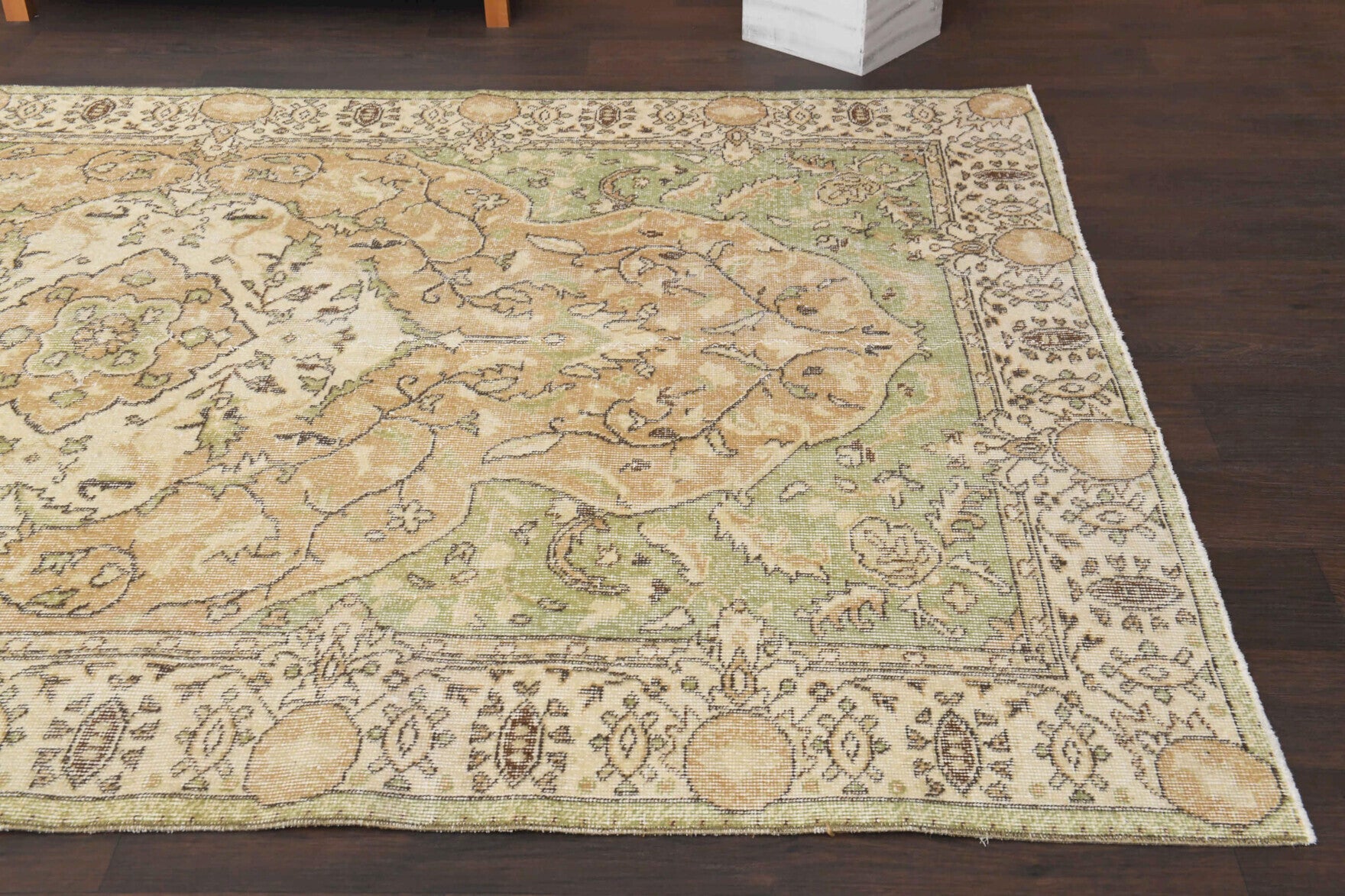 170x273 cm vintage Anatolian area rug – Nephenesia 6x9 feets, low pile, wool