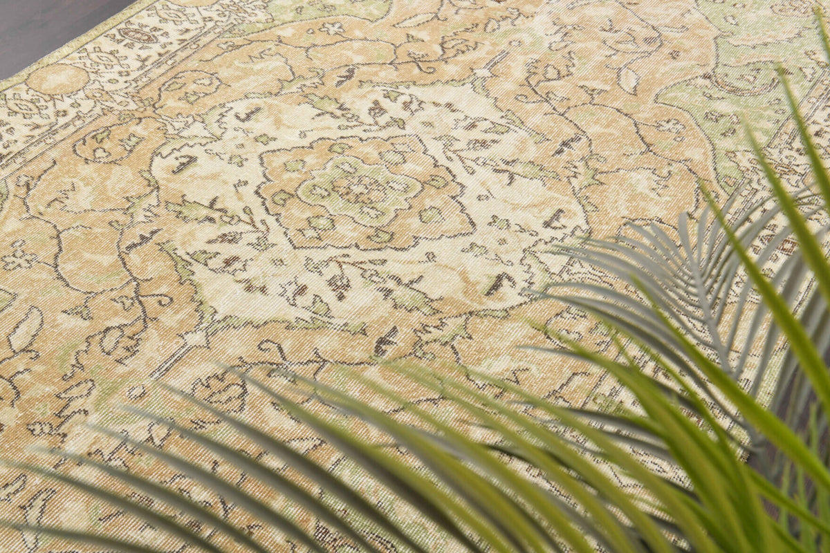 Authentic Anatolian vintage area rug (1970s) with oriental design – one-of-a-kind at Fame Rugs