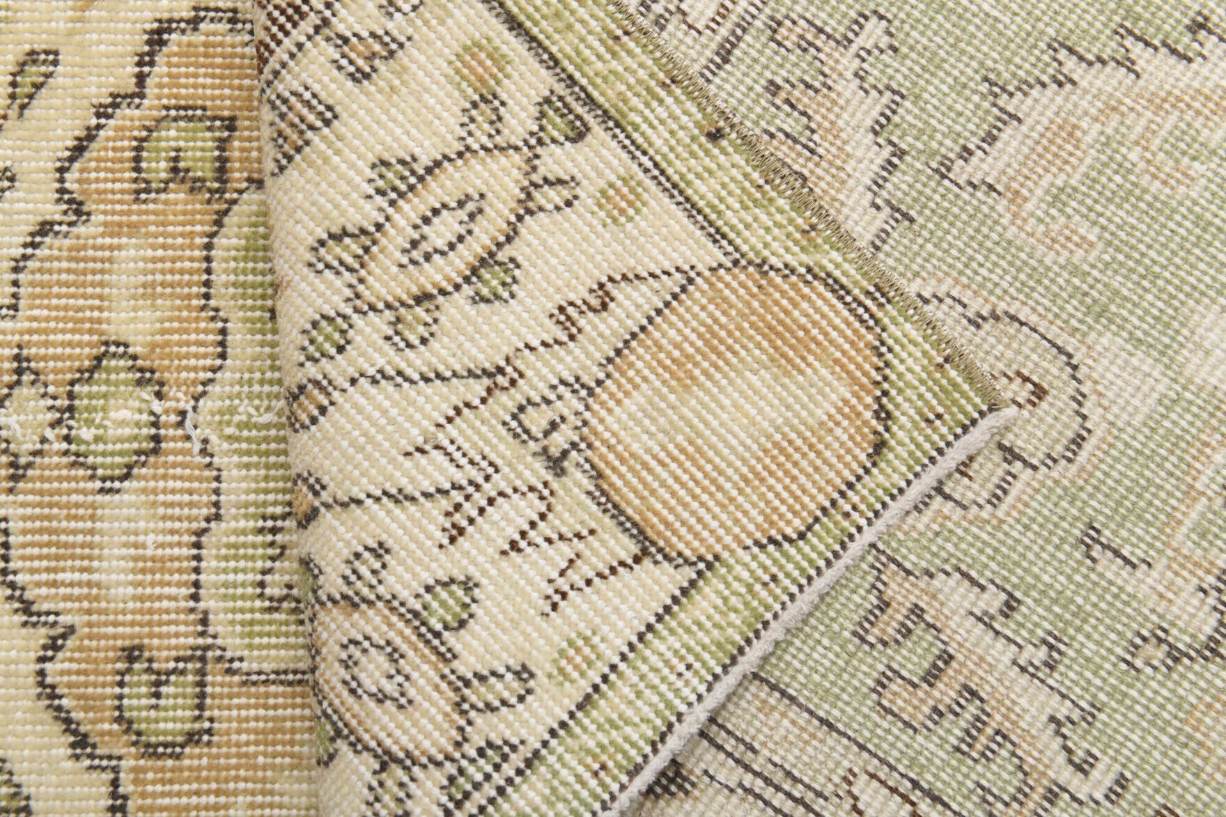 Nephenesia 6x9 feets – vintage oriental rug for living room or bedroom, 5'7" x 8'11" (170x273 cm)
