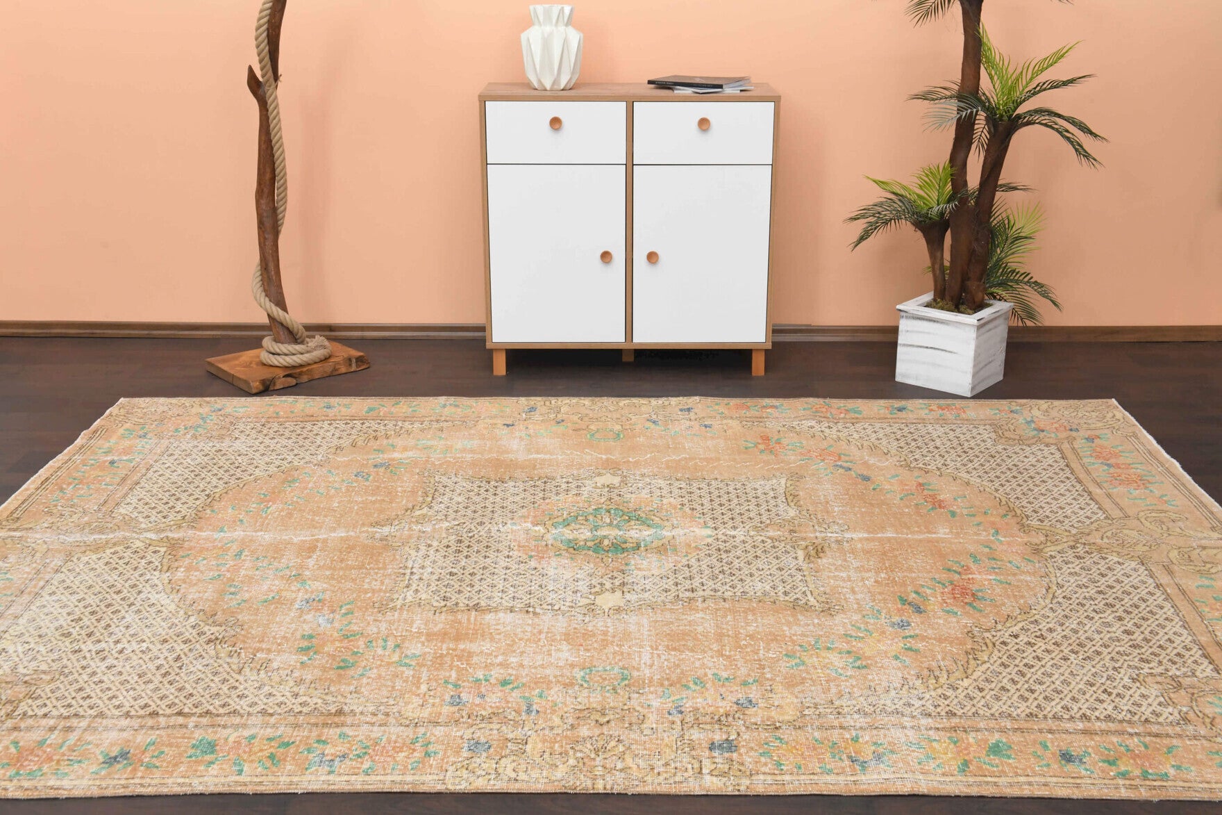 Pinar rug: 1950s handmade Anatolian rug with oriental motifs and cotton backing