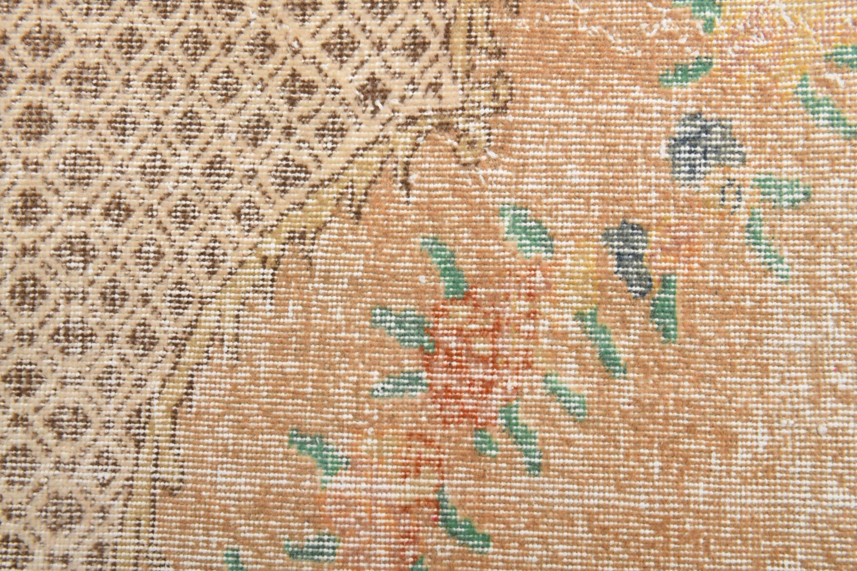 Pinar – vintage oriental rug for living room or bedroom, 6'11" x 10'4" (212x315 cm)