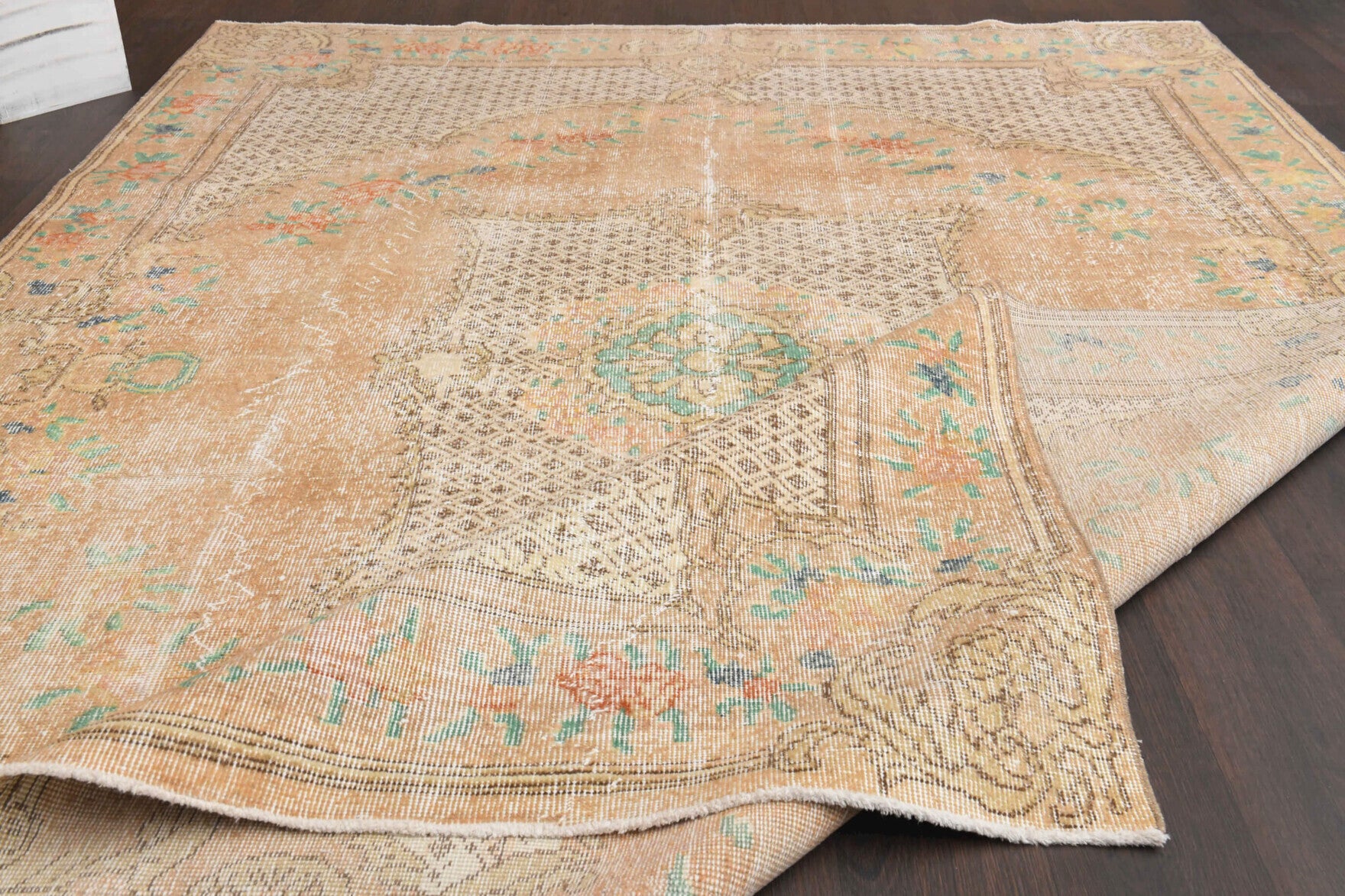 1950s Vintage Oushak Area Rug in wool – 1950s piece from Anatolia, Turkey | Fame Rugs