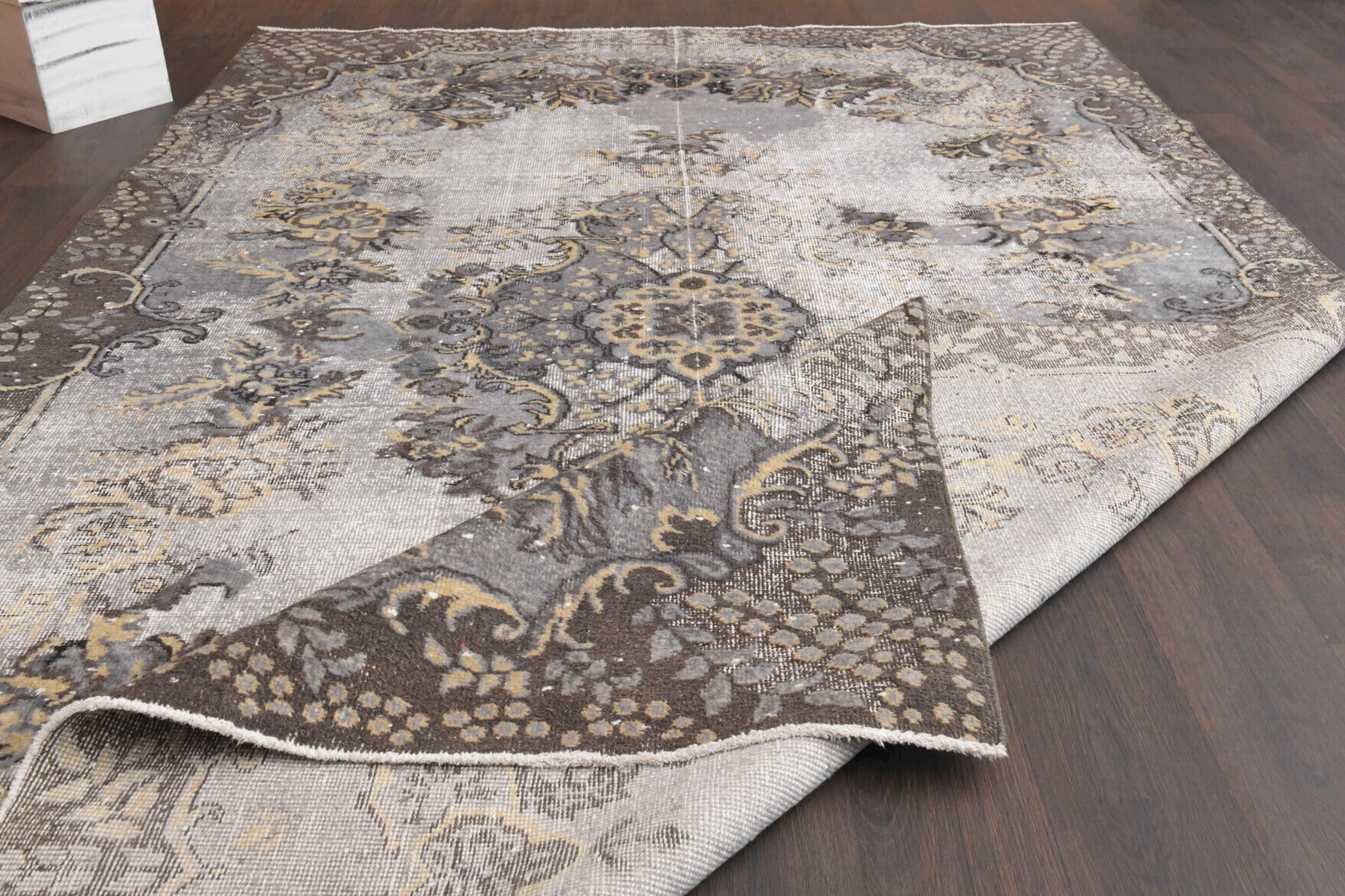 Distressed Oriental Vintage Area Rug in wool – 1970s piece from Anatolia, Turkey | Fame Rugs