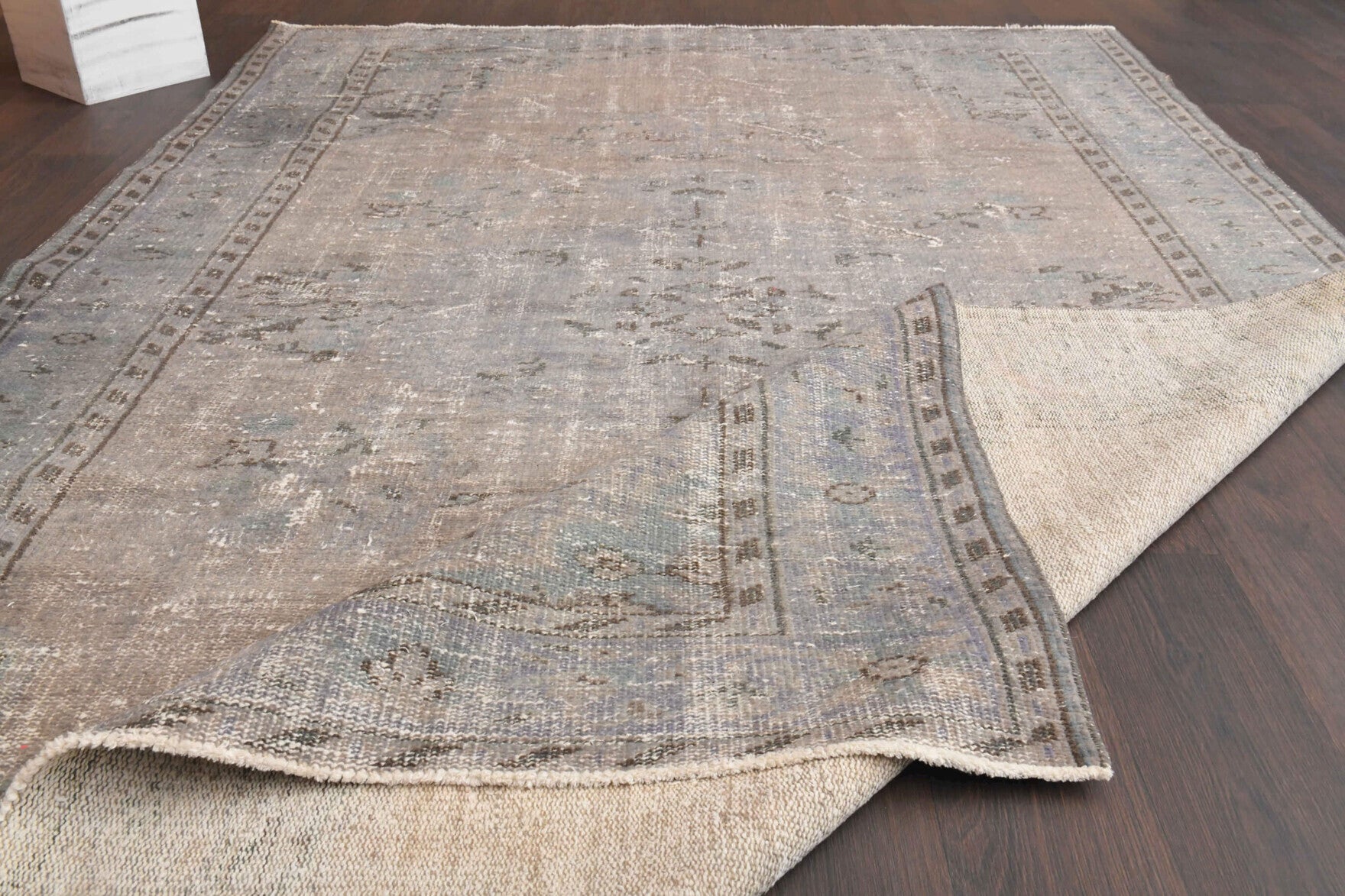 Charitorhoe – vintage oriental rug for living room or bedroom, 6'5" x 9'7" (195x293 cm)