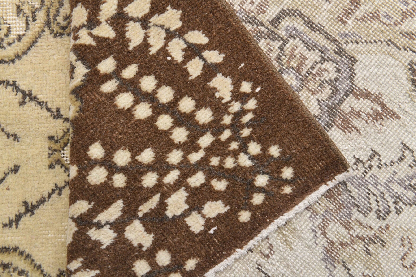 Denizar – vintage oriental rug for living room or bedroom, 5'10" x 9'11" (177x302 cm)